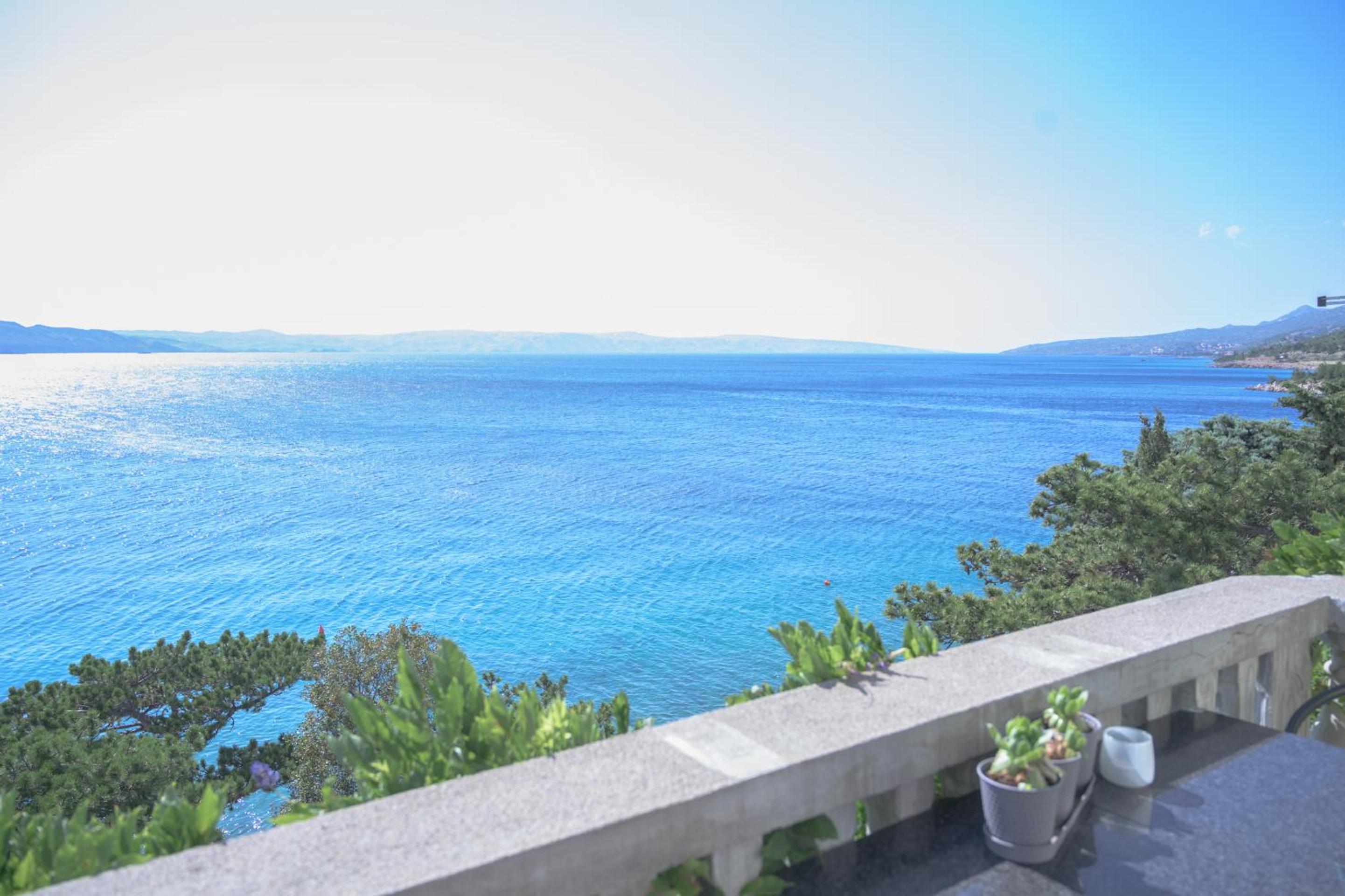 Beachfront apartments Carlo view 3