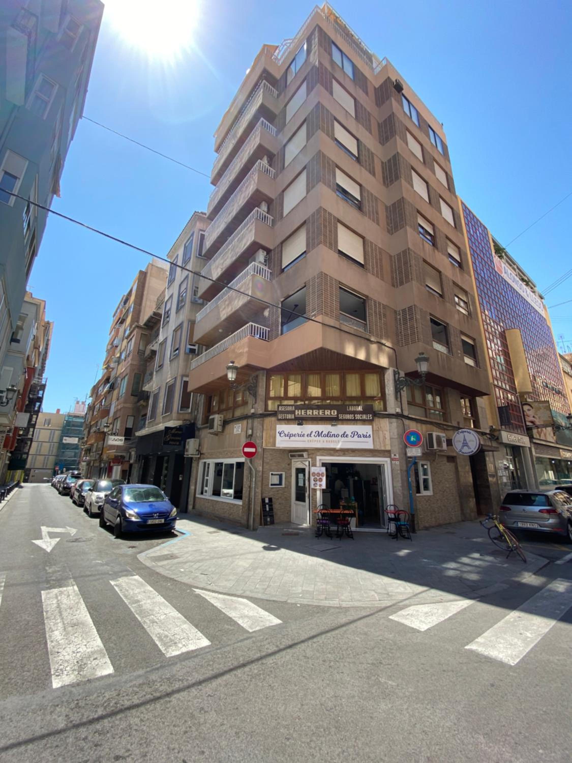 L13 - 5 Bedrooms 2 Baths, Very Large Apartment by the Sea