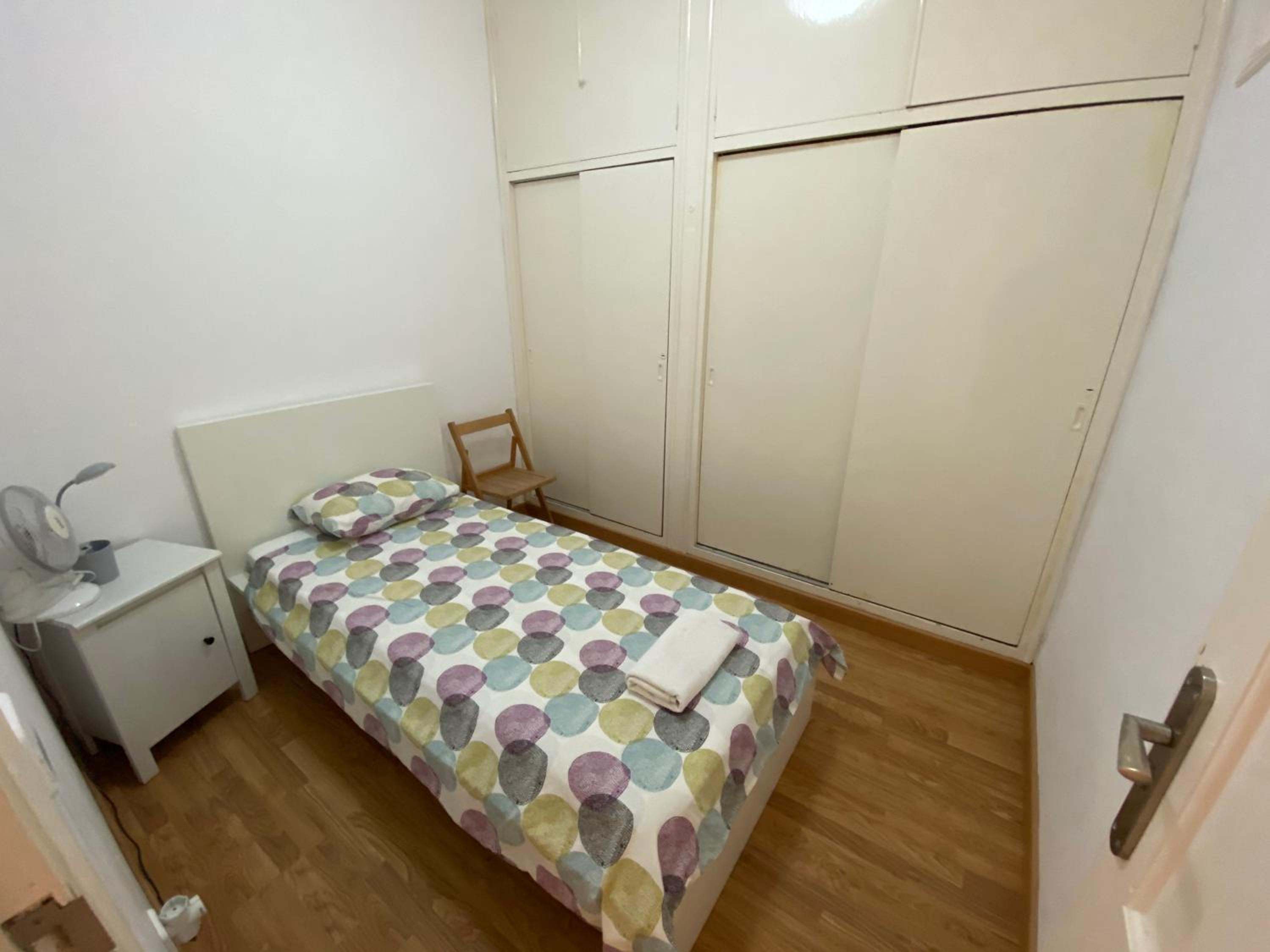 L13 - 5 Bedrooms 2 Baths, Very Large Apartment by the Sea