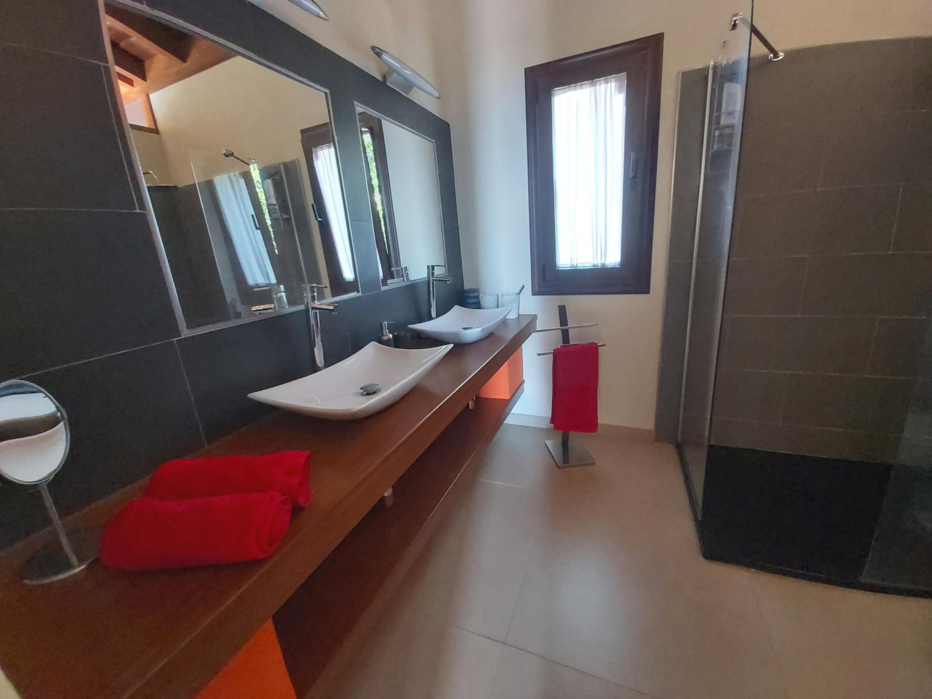 Photo 33