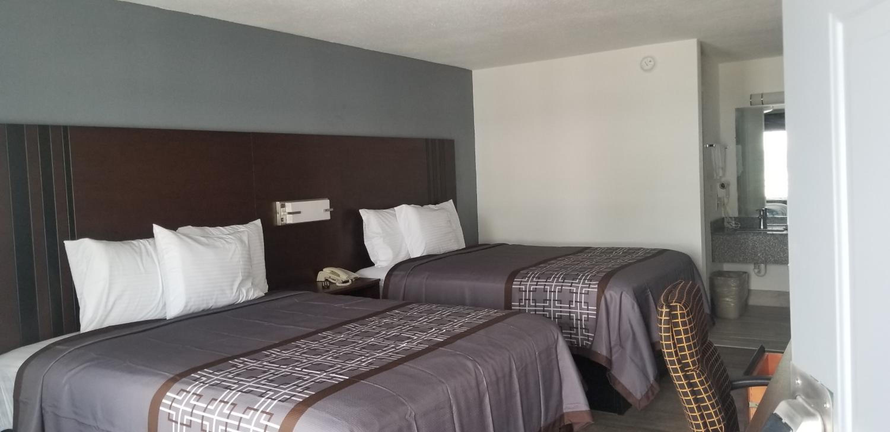 Key West Inn - Boaz - Property Image 4