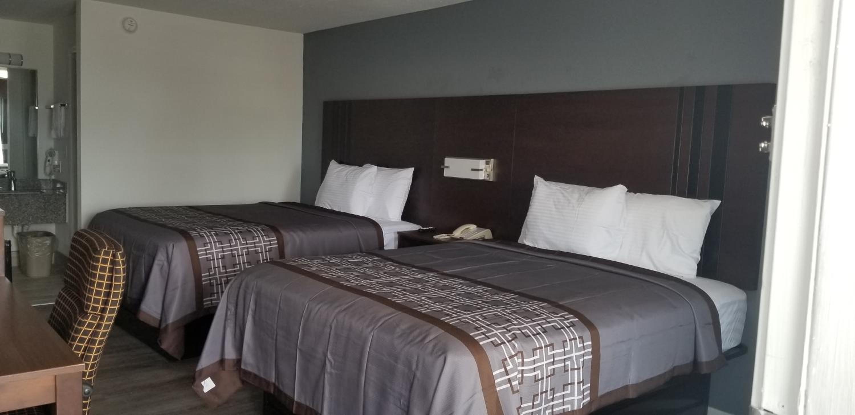 Key West Inn - Boaz - Property Image 10