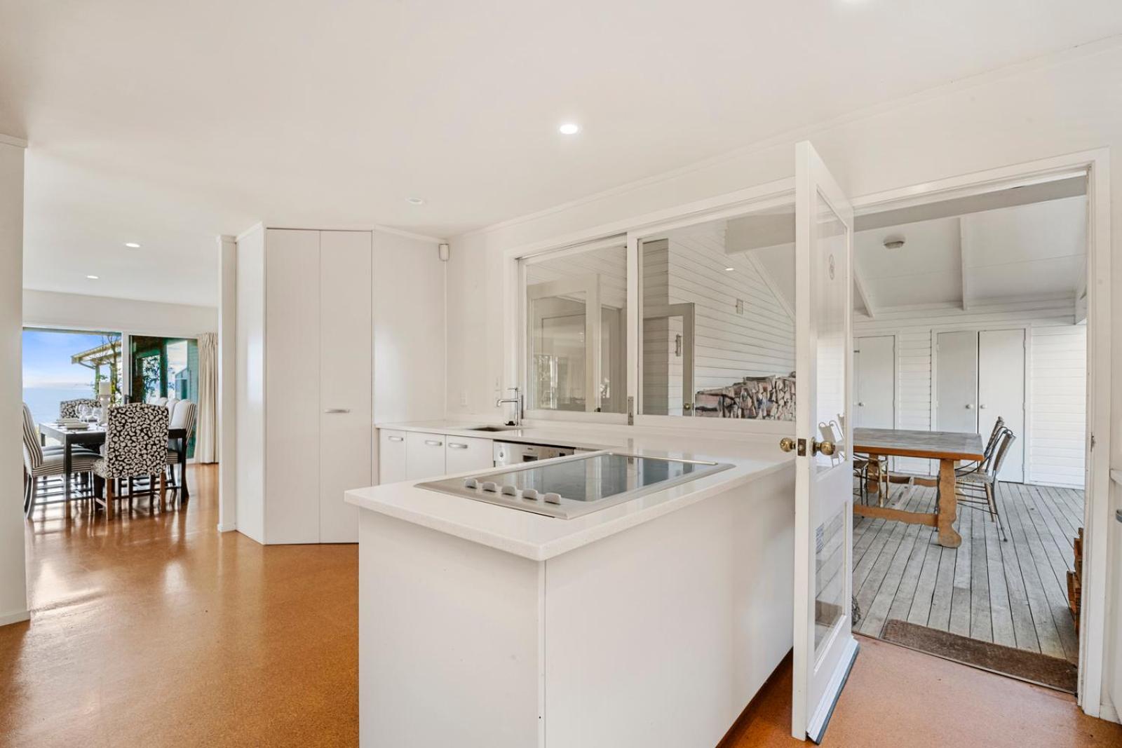 Waitahanui Lakefront Escape - Waitahanui Home view 5