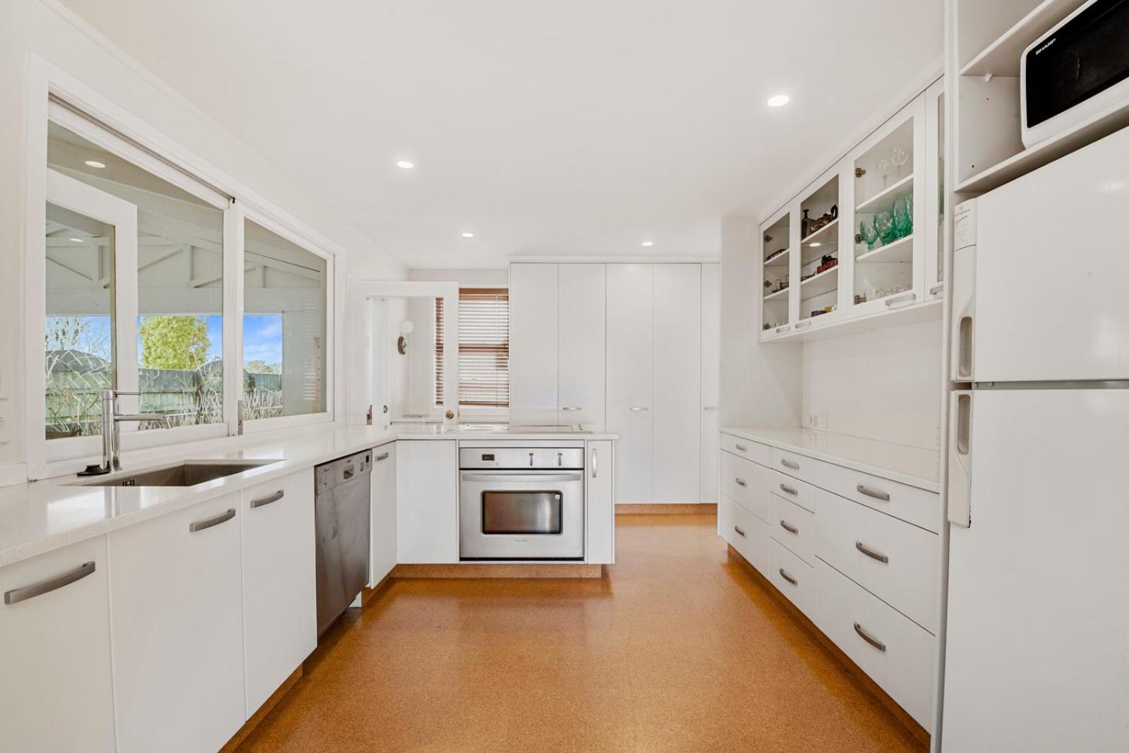 Waitahanui Lakefront Escape - Waitahanui Home view 4