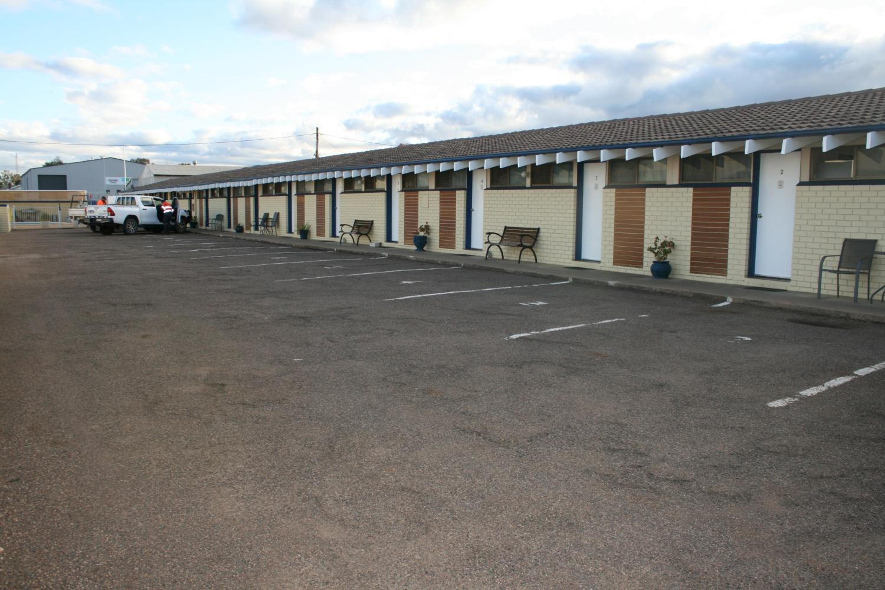The Plains Motor Inn view 2