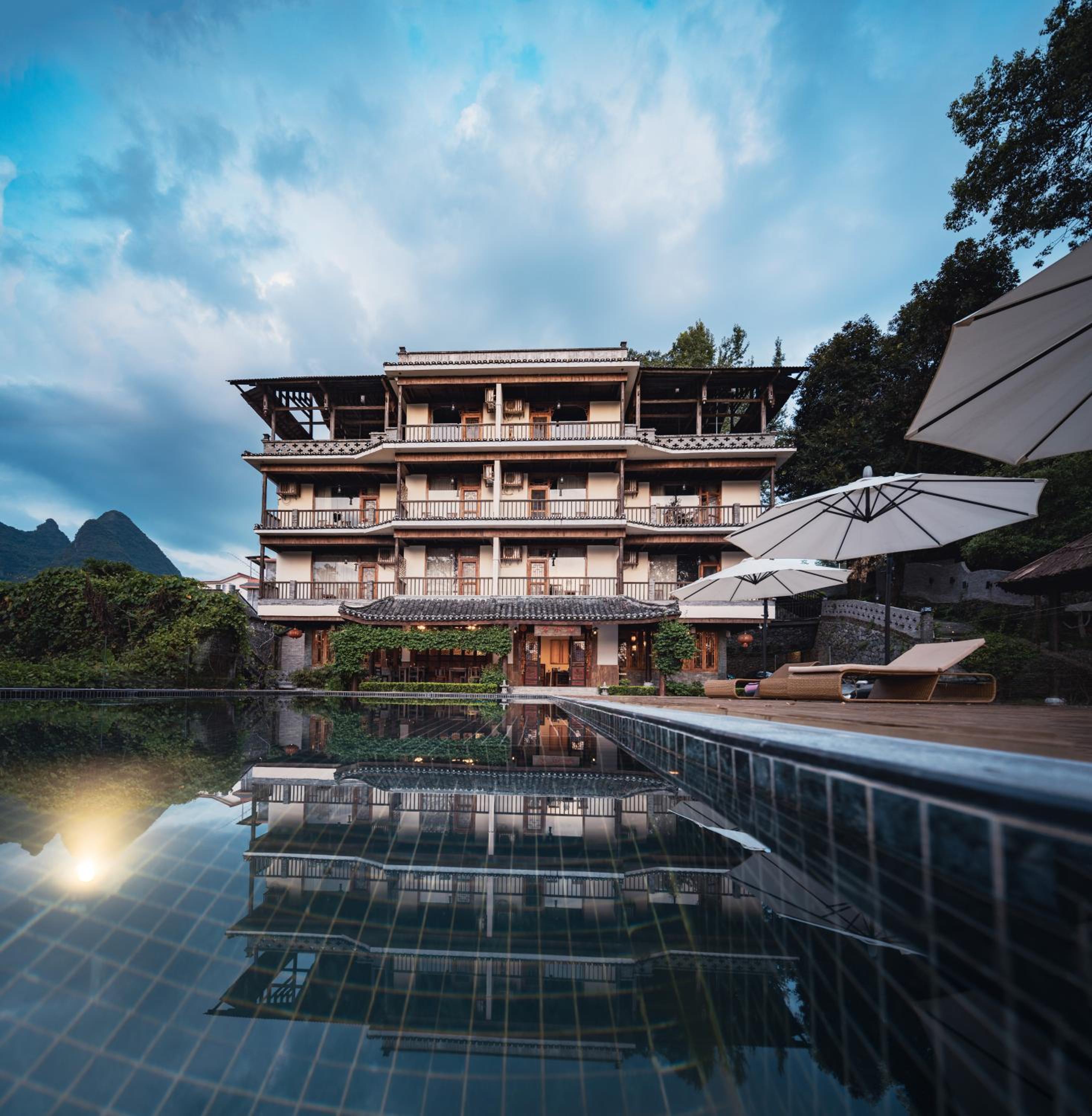 Yangshuo River Lodge Hotel--English speaking team&Swimming pool&Activties organized&Free pick up from Airport or TS over 3 nights
