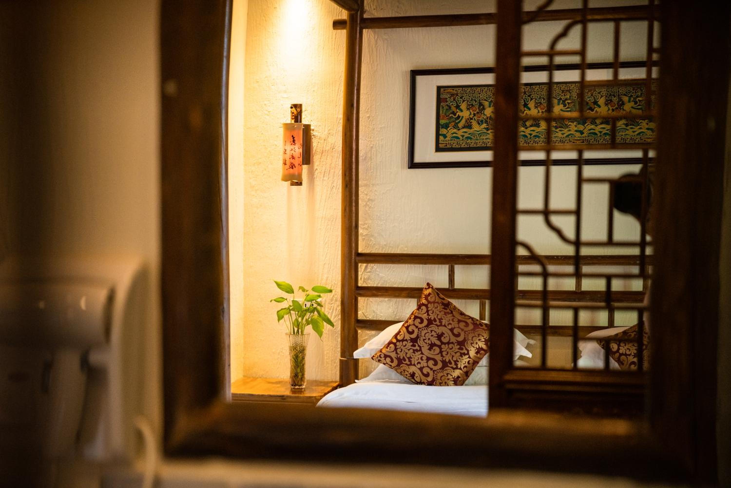 Yangshuo River Lodge Hotel--English speaking team&Swimming pool&Activties organized&Free pick up from Airport or TS over 3 nights
