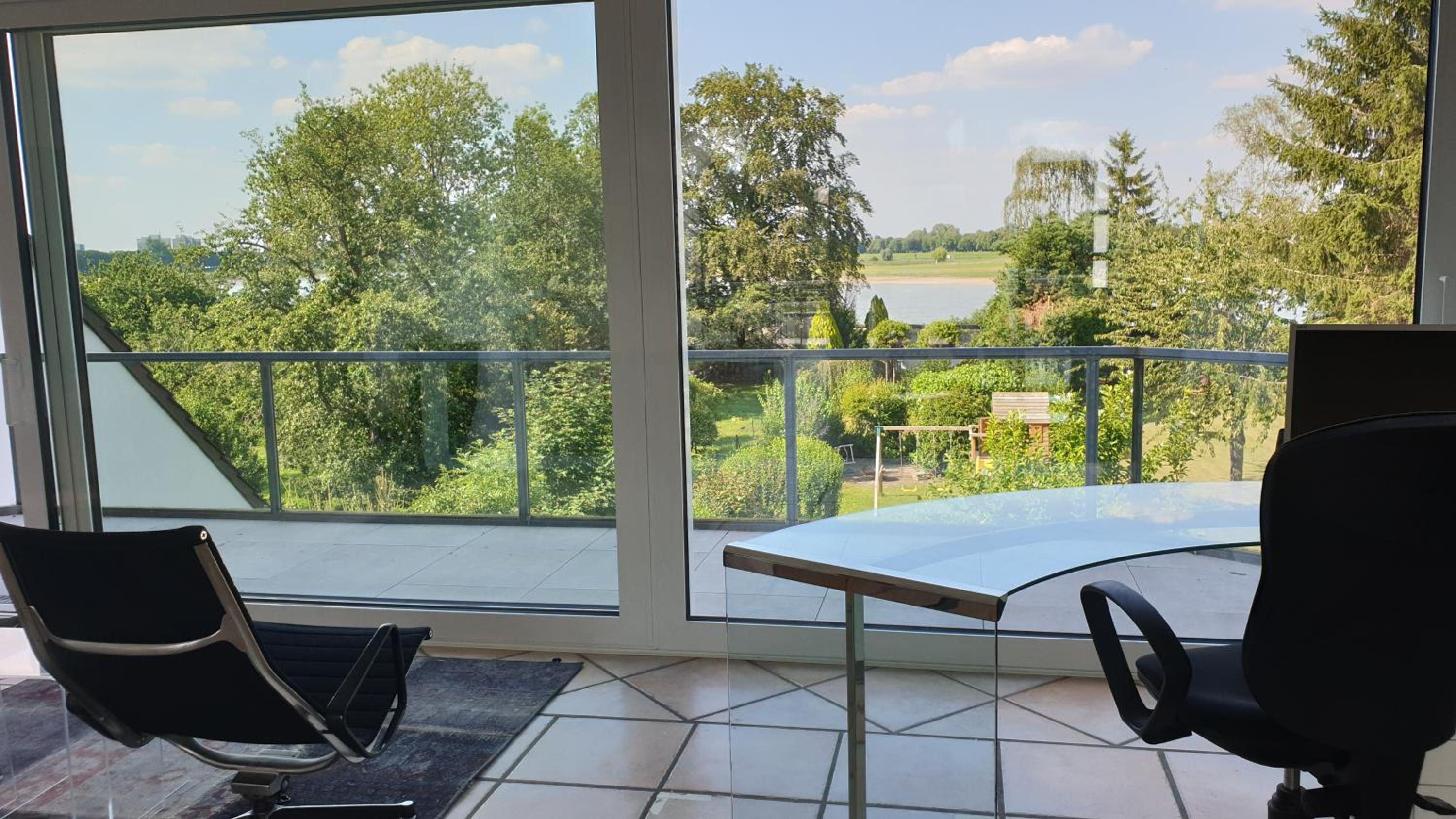 Neuss Vacations - Somnar Panoramaloft mit Hastens Betten - Rheinblick 150qm - Property Image 5