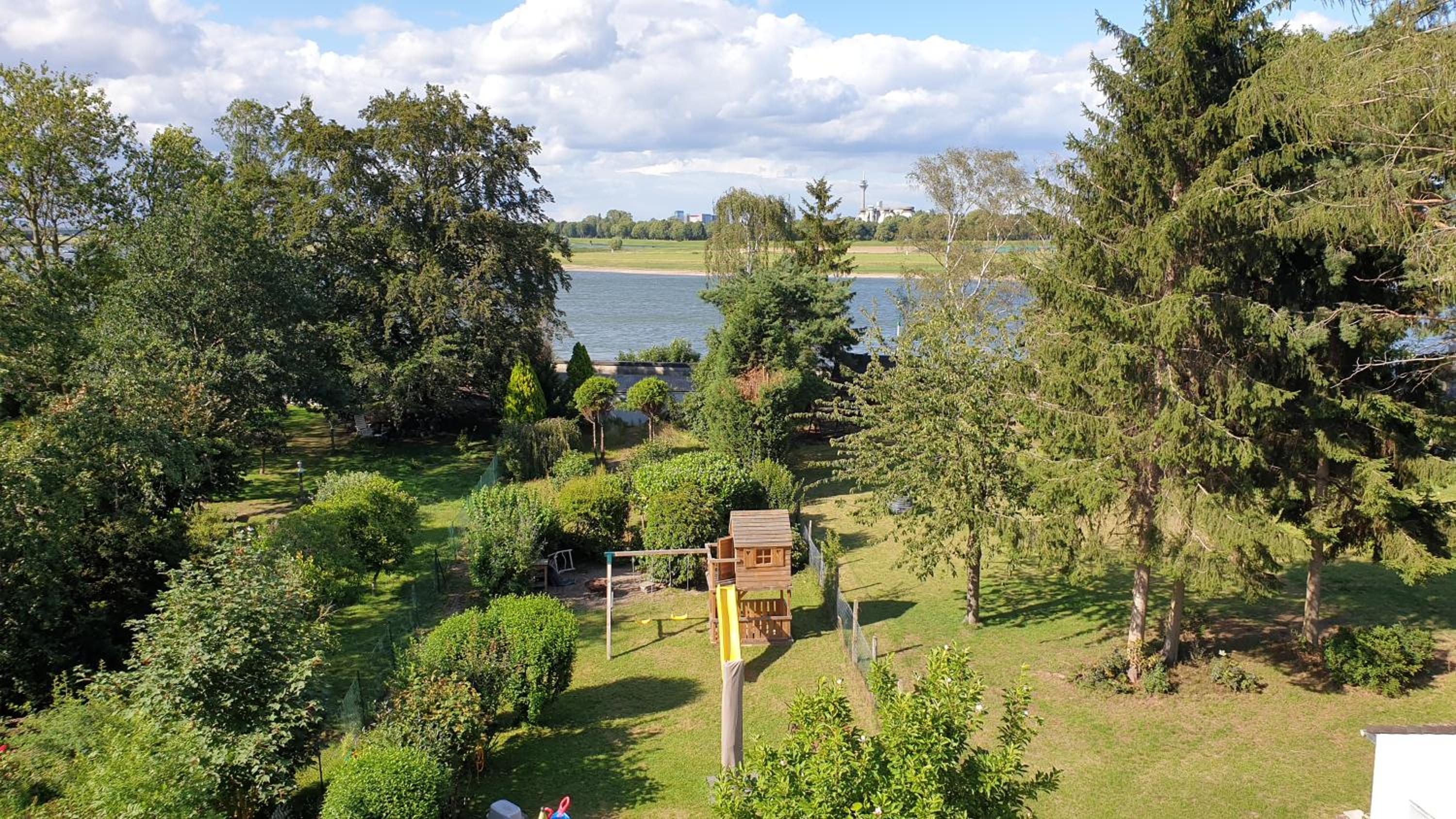 Neuss Vacations - Somnar Panoramaloft mit Hastens Betten - Rheinblick 150qm - Property Image 3