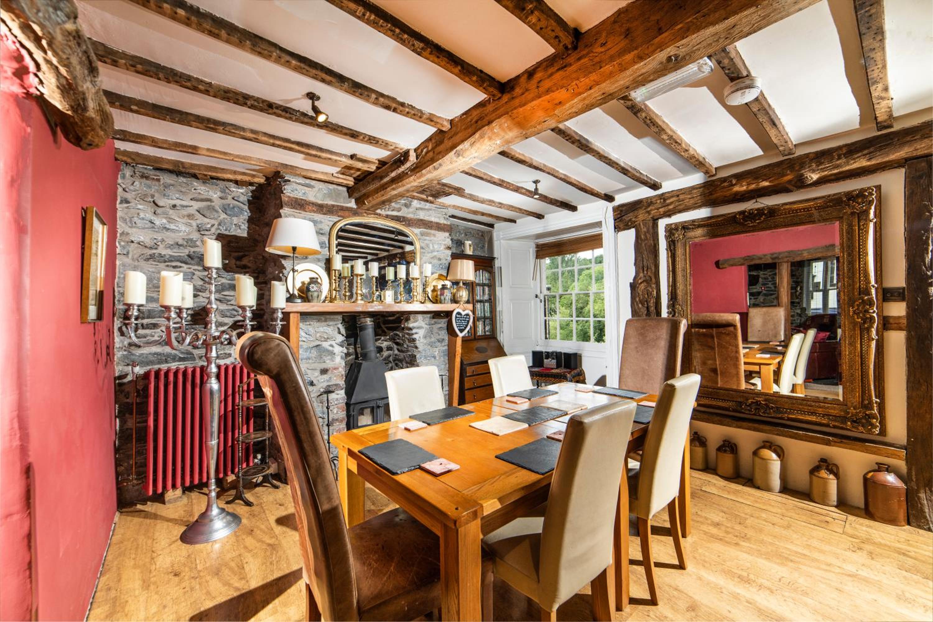 Self Catering Accommodation, Cornerstones, 16th Century Luxury House overlooking the River