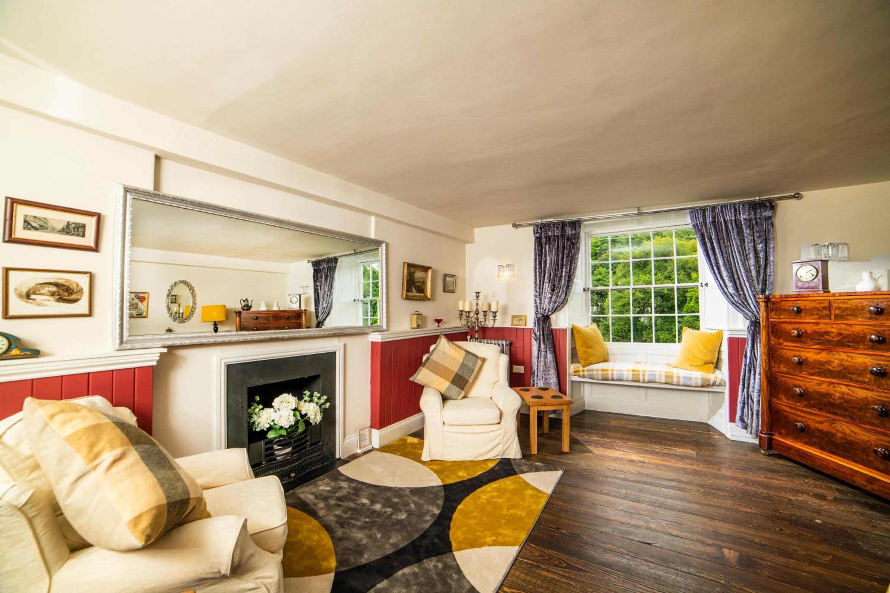 Self Catering Accommodation, Cornerstones, 16th Century Luxury House overlooking the River