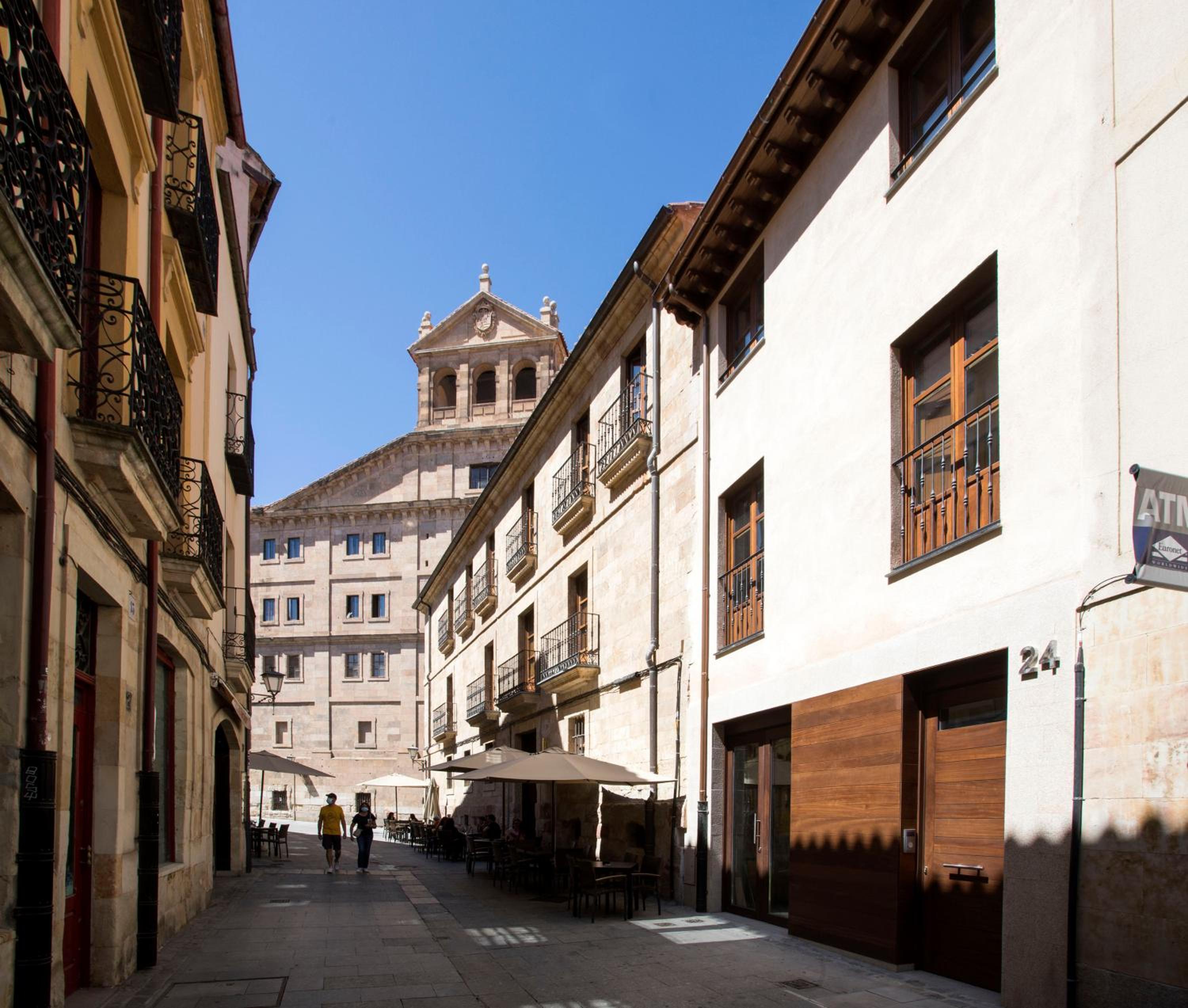 ERASMUS PLAZA photo 2