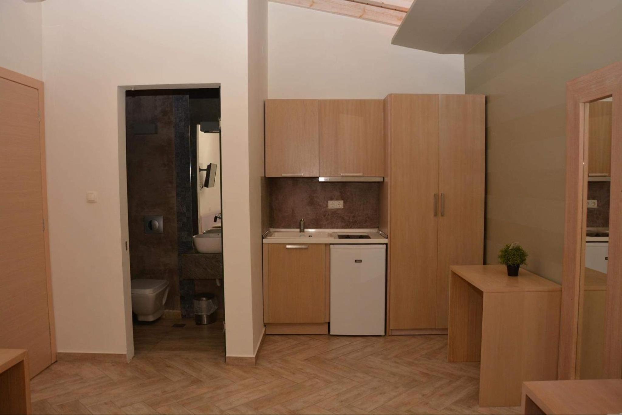 12 DOORS APARTMENTS view 3