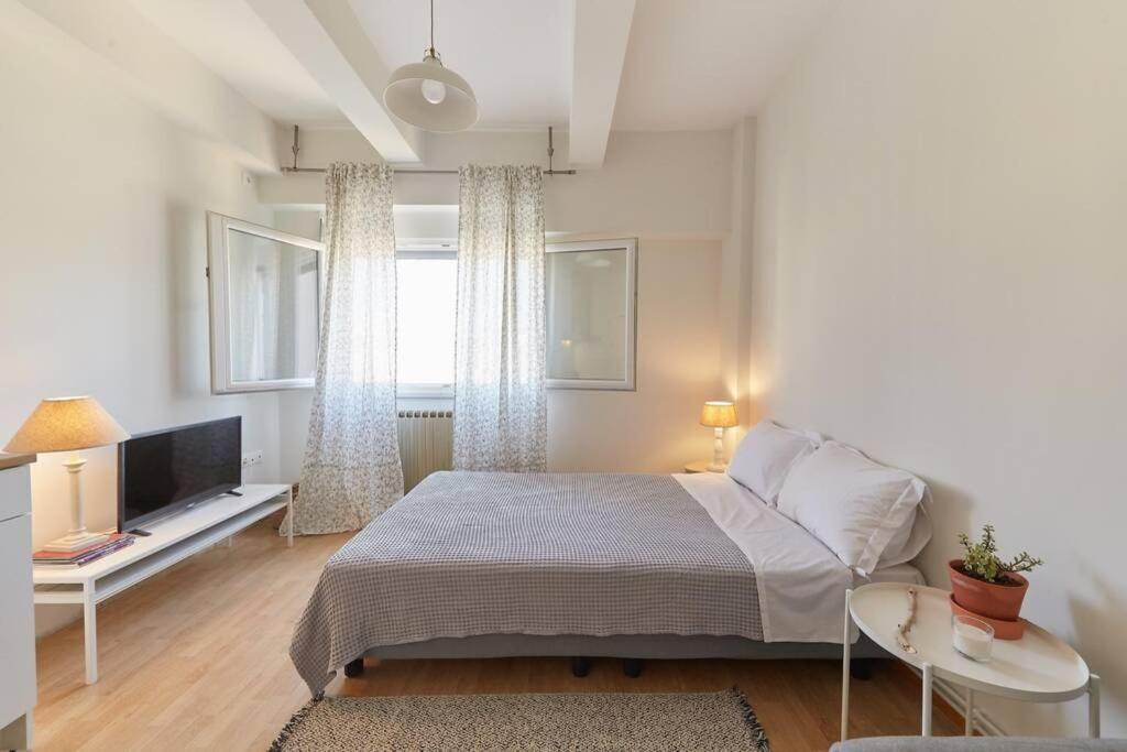 Bright Lovely Central Studio in Thessaloniki view 4