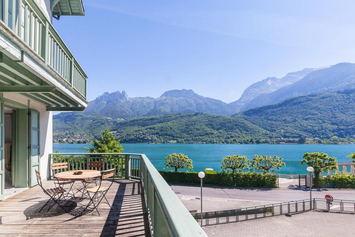 Annecy-Pavillon view 2