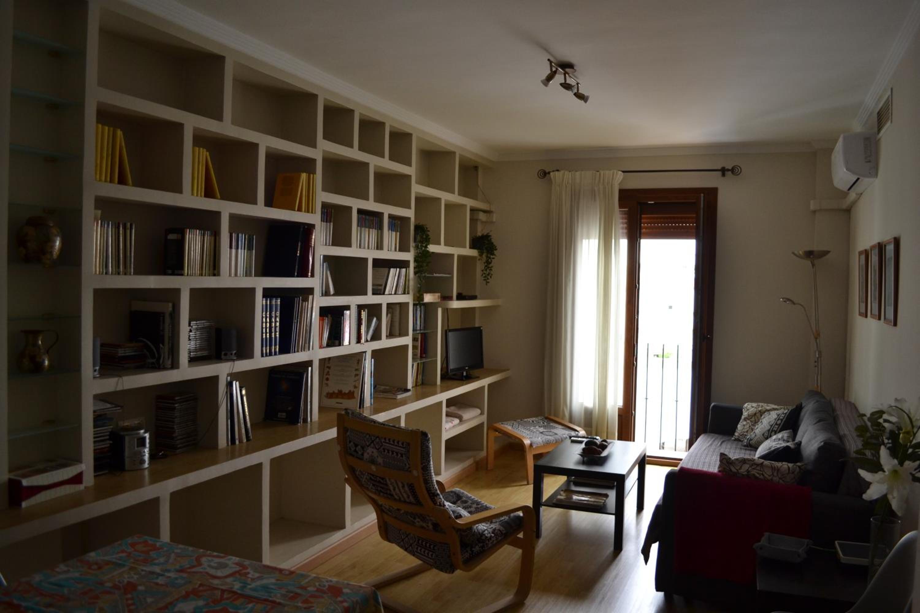 Céntrico y amplio apartamento 100% equipado view 2