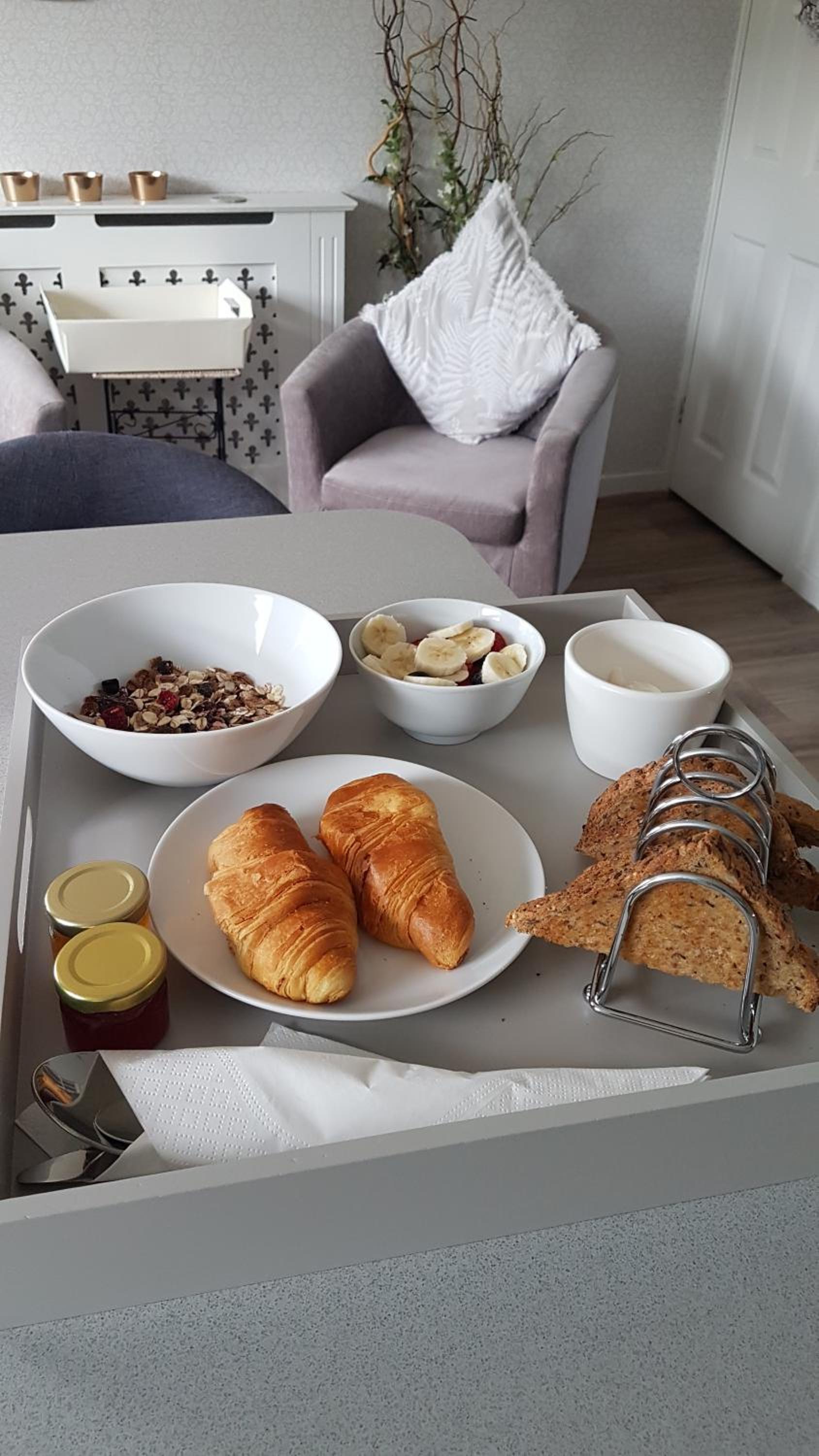 Hotel Debonair bnb @33 - Image 1