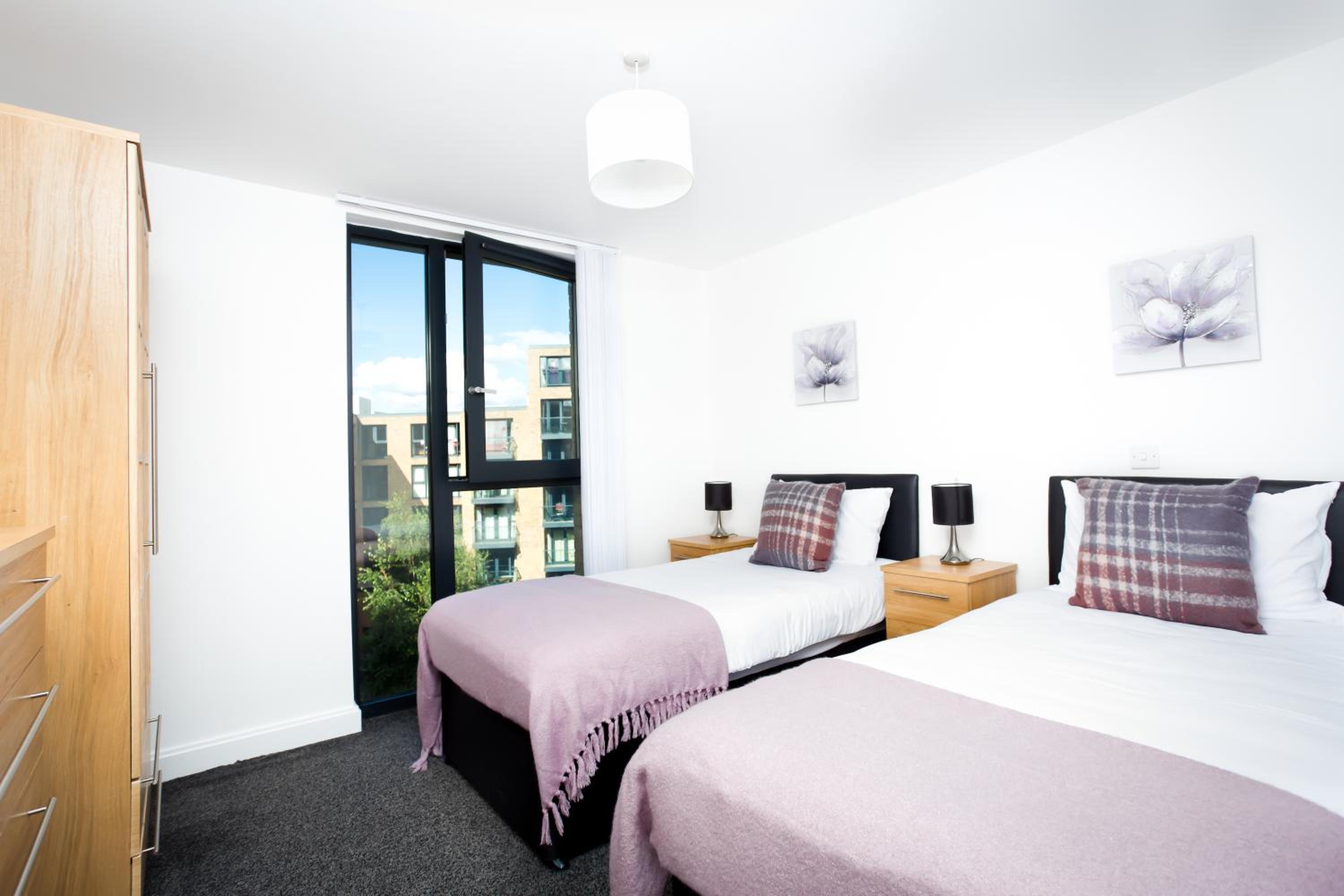 Absolute Stays on Essex - Chinatown - Hippodrome - Alexandra Theatre - Bull Ring - The Rep - B'Ham Intl Airport - Free WiFi - Free Parking - Contractors -  view 5