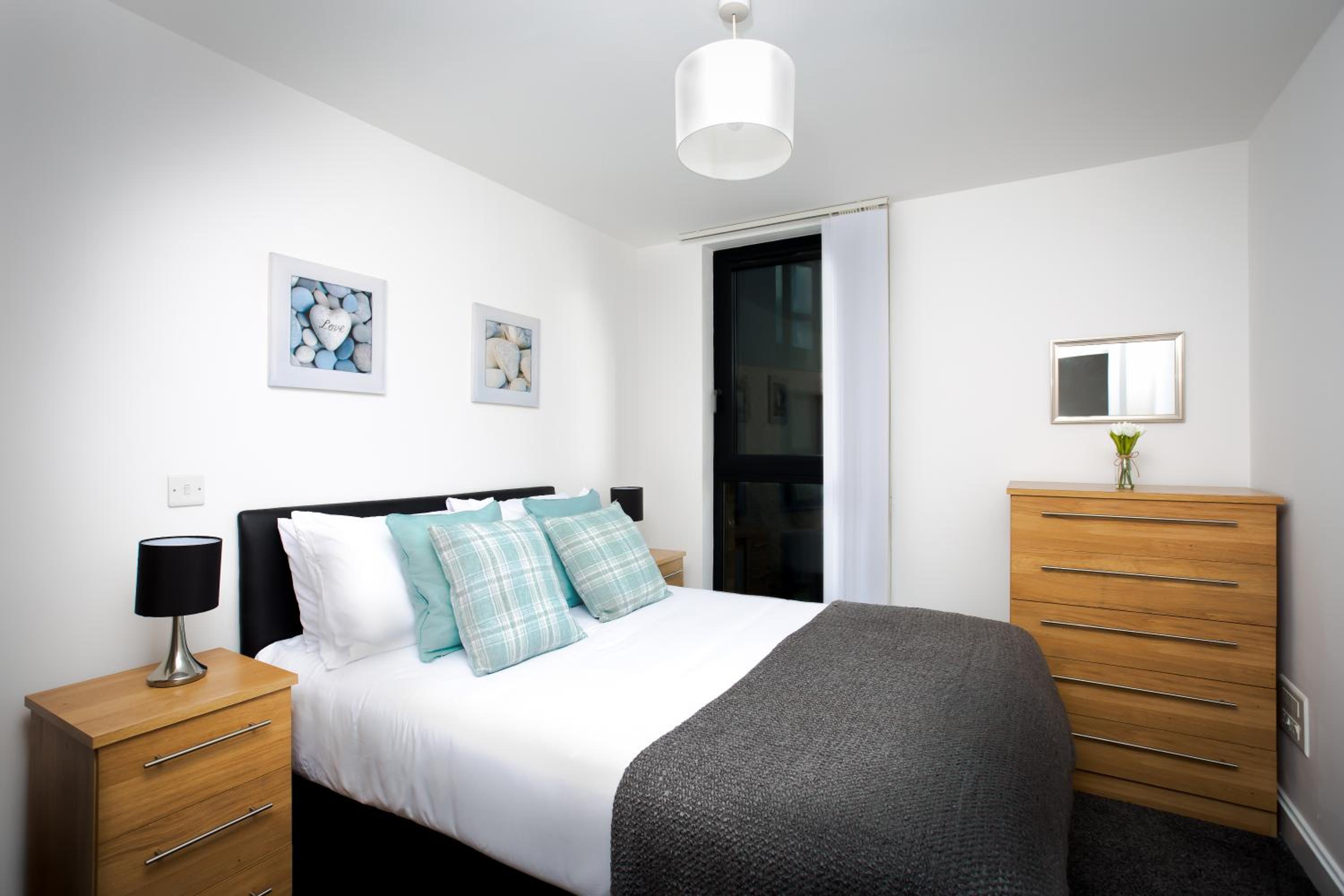 Absolute Stays on Essex - Chinatown - Hippodrome - Alexandra Theatre - Bull Ring - The Rep - B'Ham Intl Airport - Free WiFi - Free Parking - Contractors -  view 2