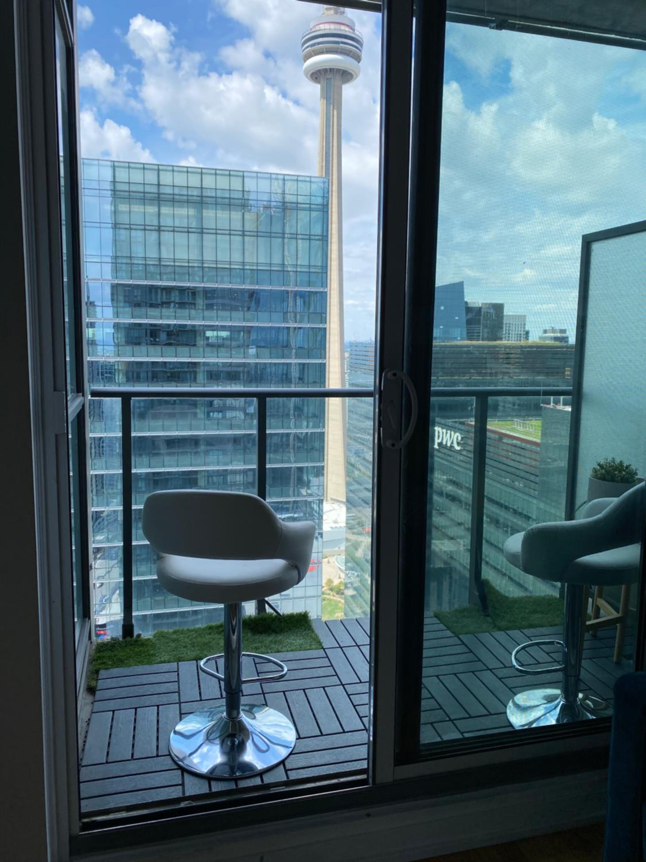 Toronto CN Tower Maple Leaf Square Luxurious 2 Bedroom Condo