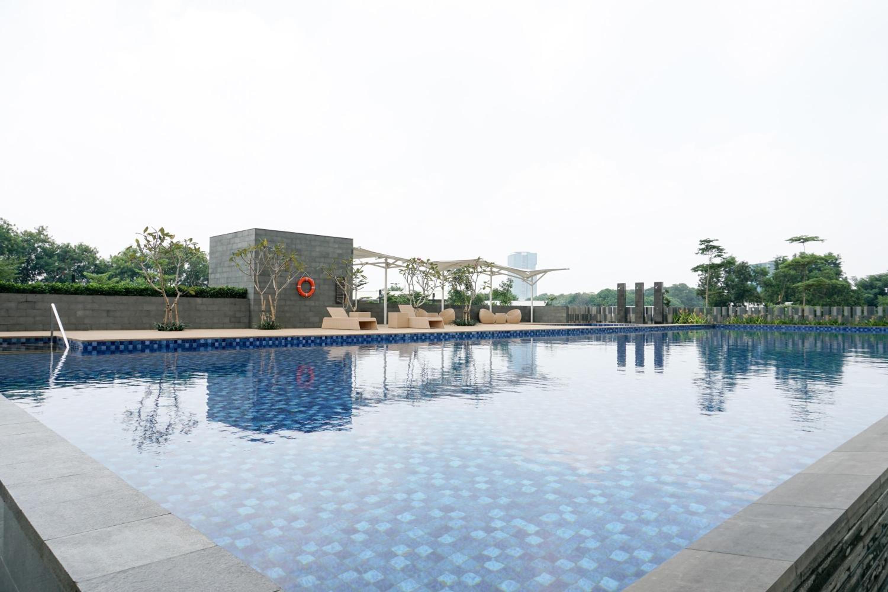 Comfortable Design Studio Apartment Ciputra International By Travelio