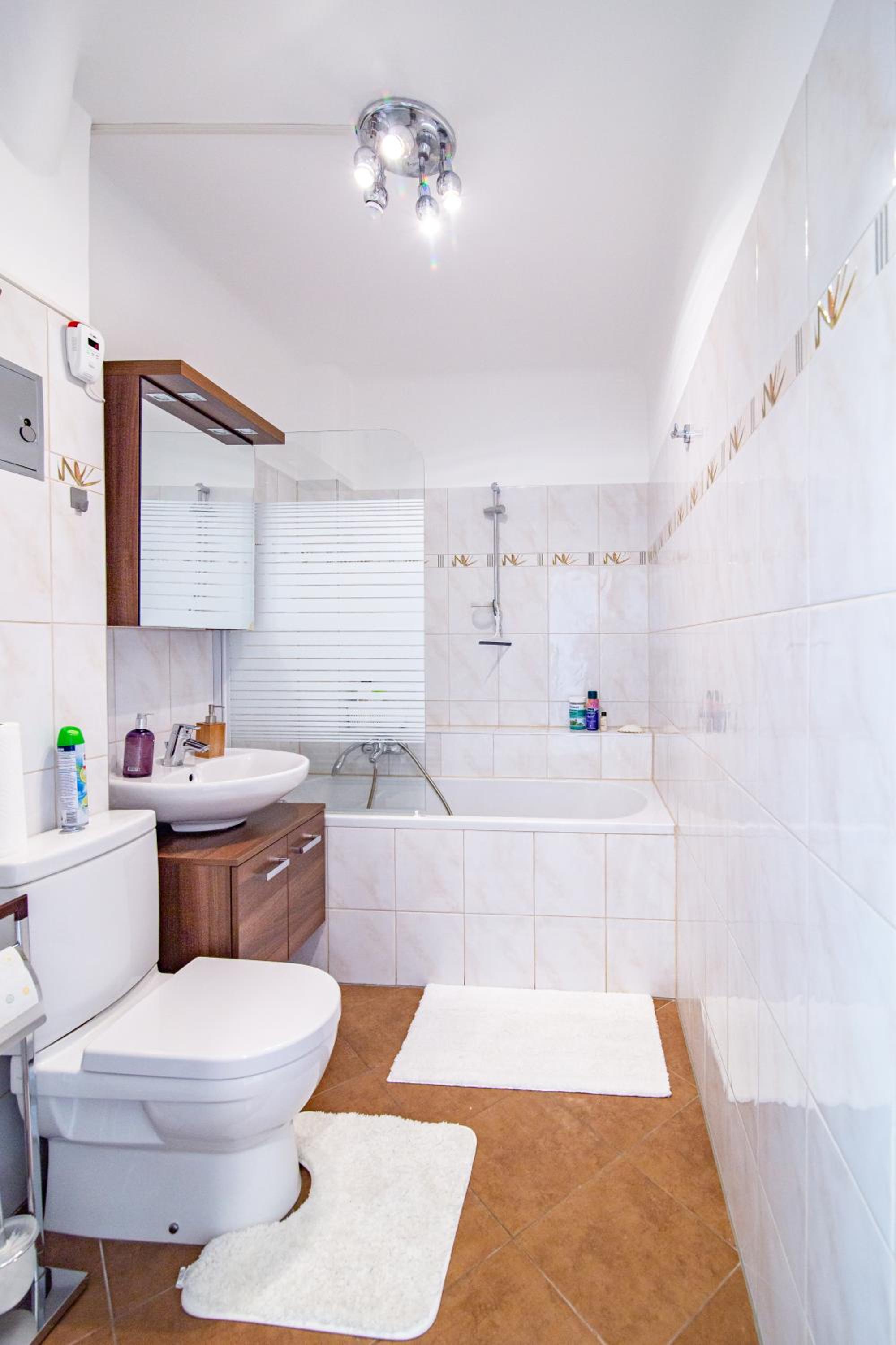 Central Vienna Suite - Authentic Comfort, Self Check-In, AC and Netflix