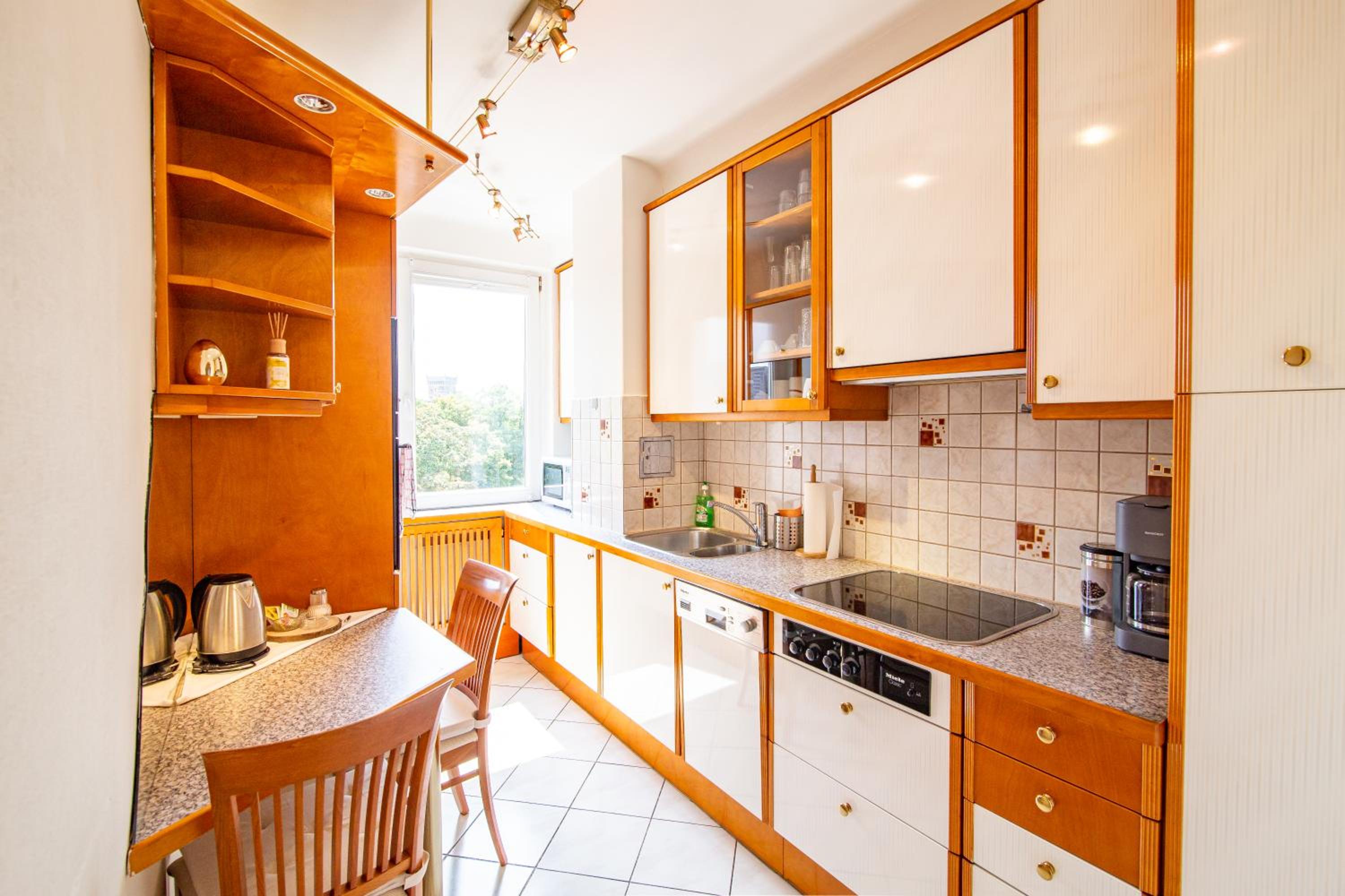 Central Vienna Suite - Authentic Comfort, Self Check-In, AC and Netflix