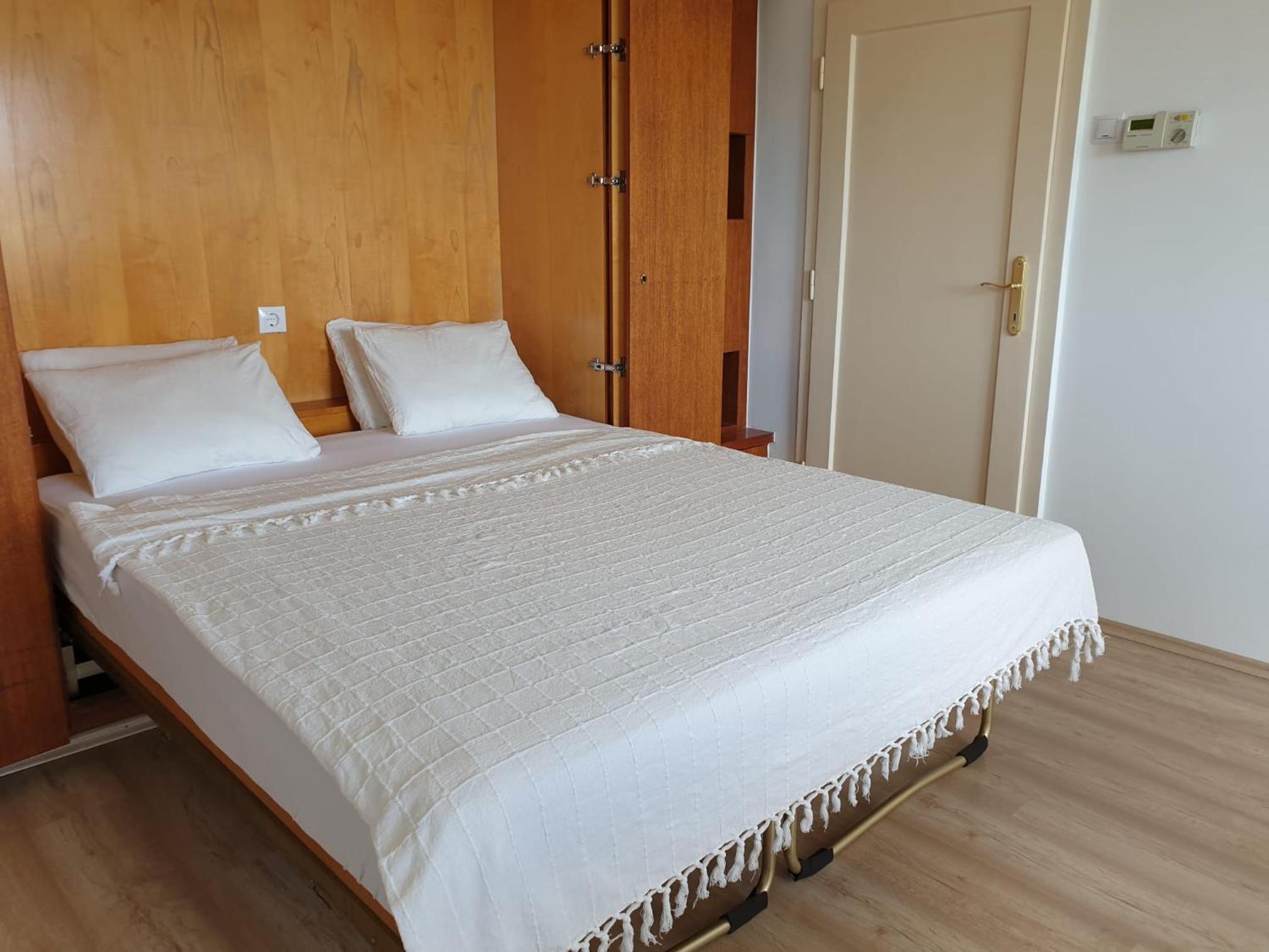 Central Vienna Suite - Authentic Comfort, Self Check-In, AC and Netflix