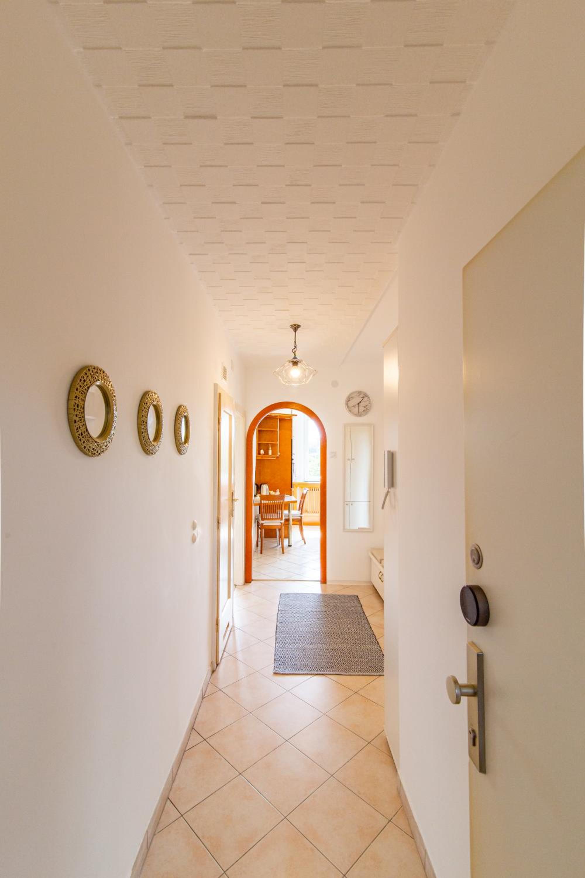 Central Vienna Suite - Authentic Comfort, Self Check-In, AC and Netflix