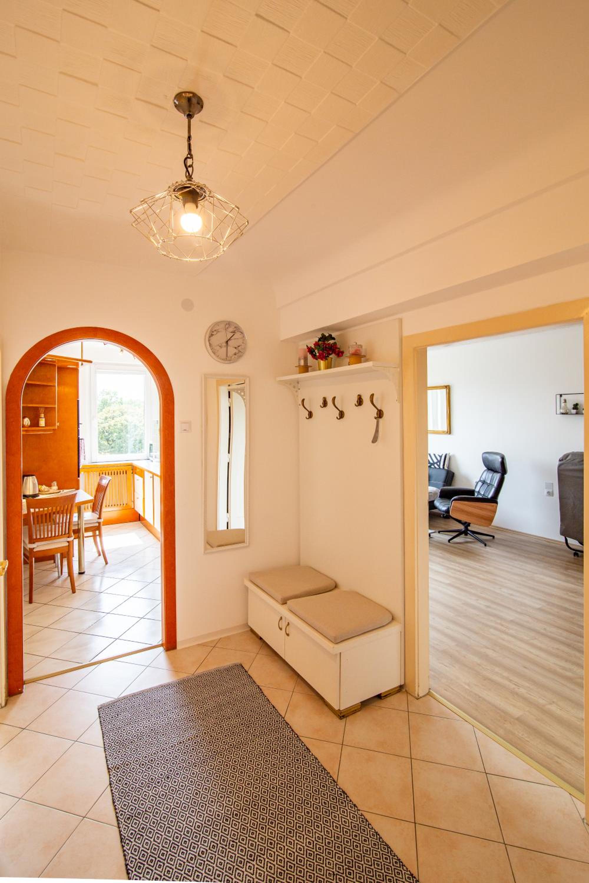 Central Vienna Suite - Authentic Comfort, Self Check-In, AC and Netflix