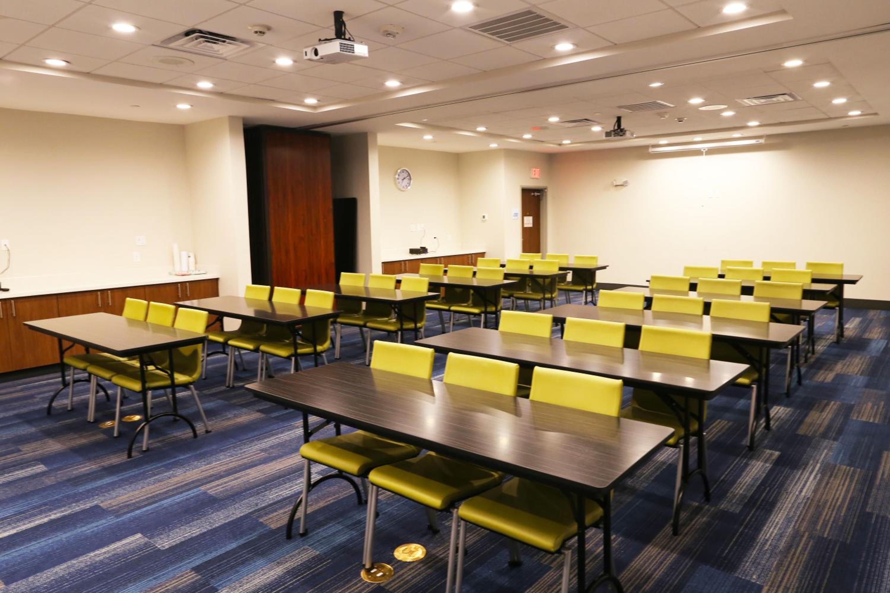 Holiday Inn Express Suites - Houston IAH - Beltway 8, an IHG Hotel - Property Image 52