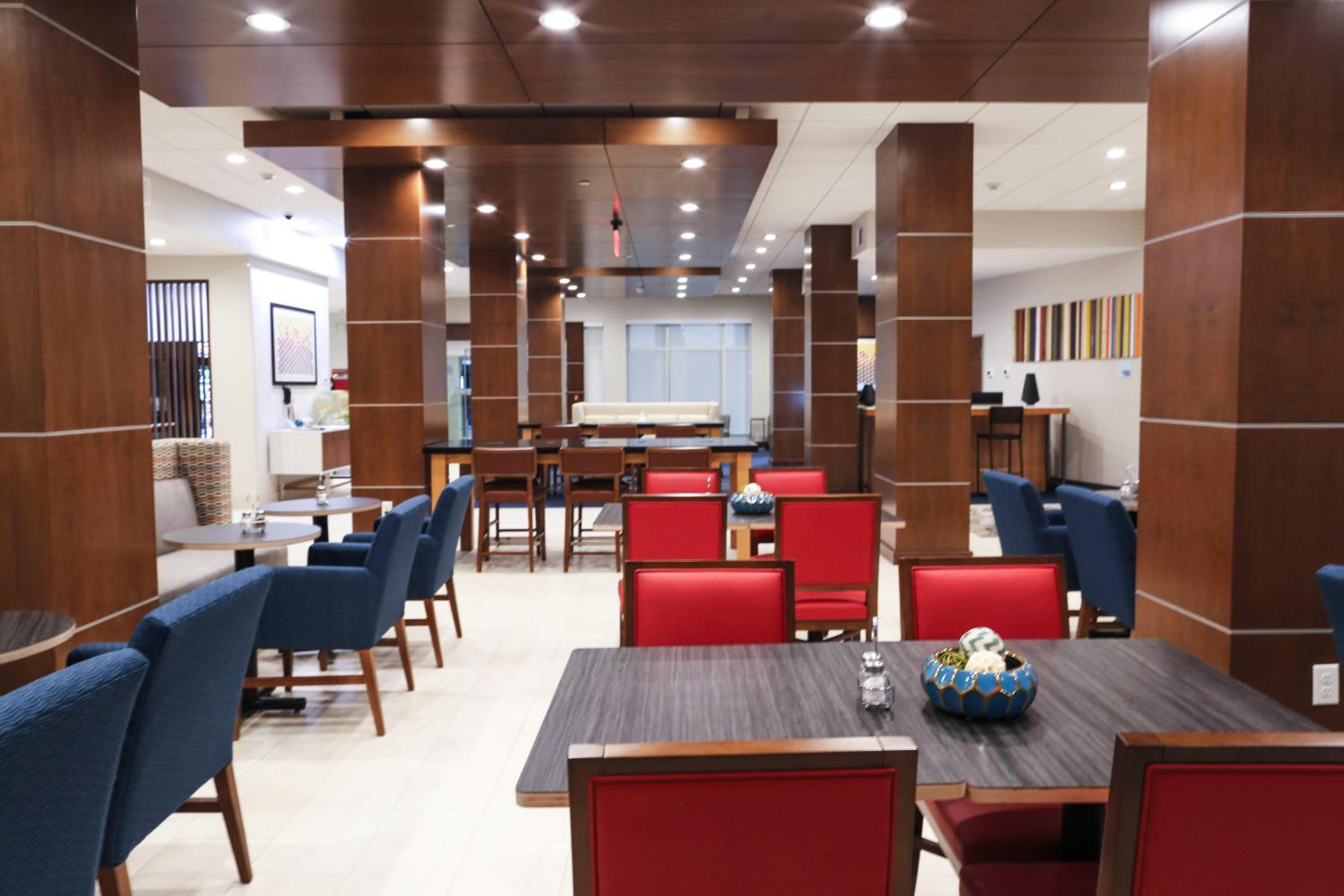 Holiday Inn Express Suites - Houston IAH - Beltway 8, an IHG Hotel - Property Image 45