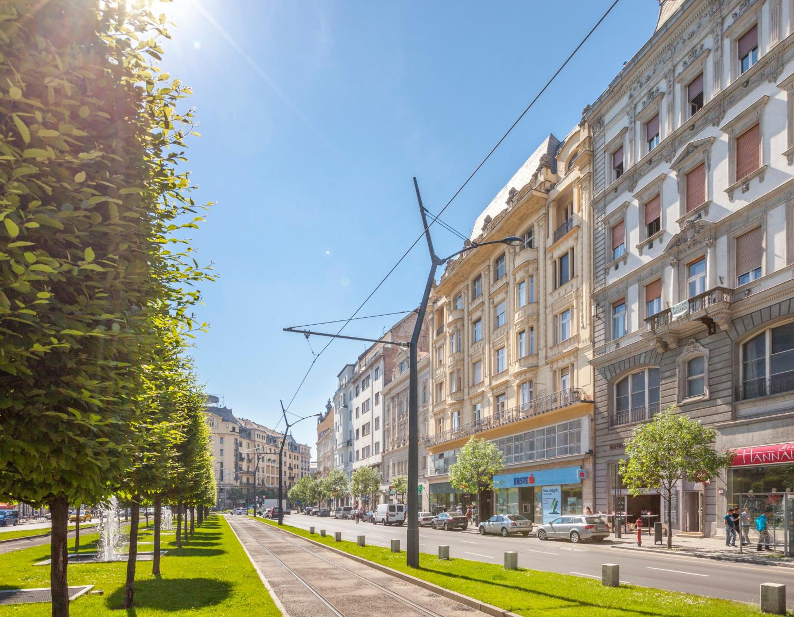 MODERNIZED Unique Huge Central Apartment On 135sqm view 5