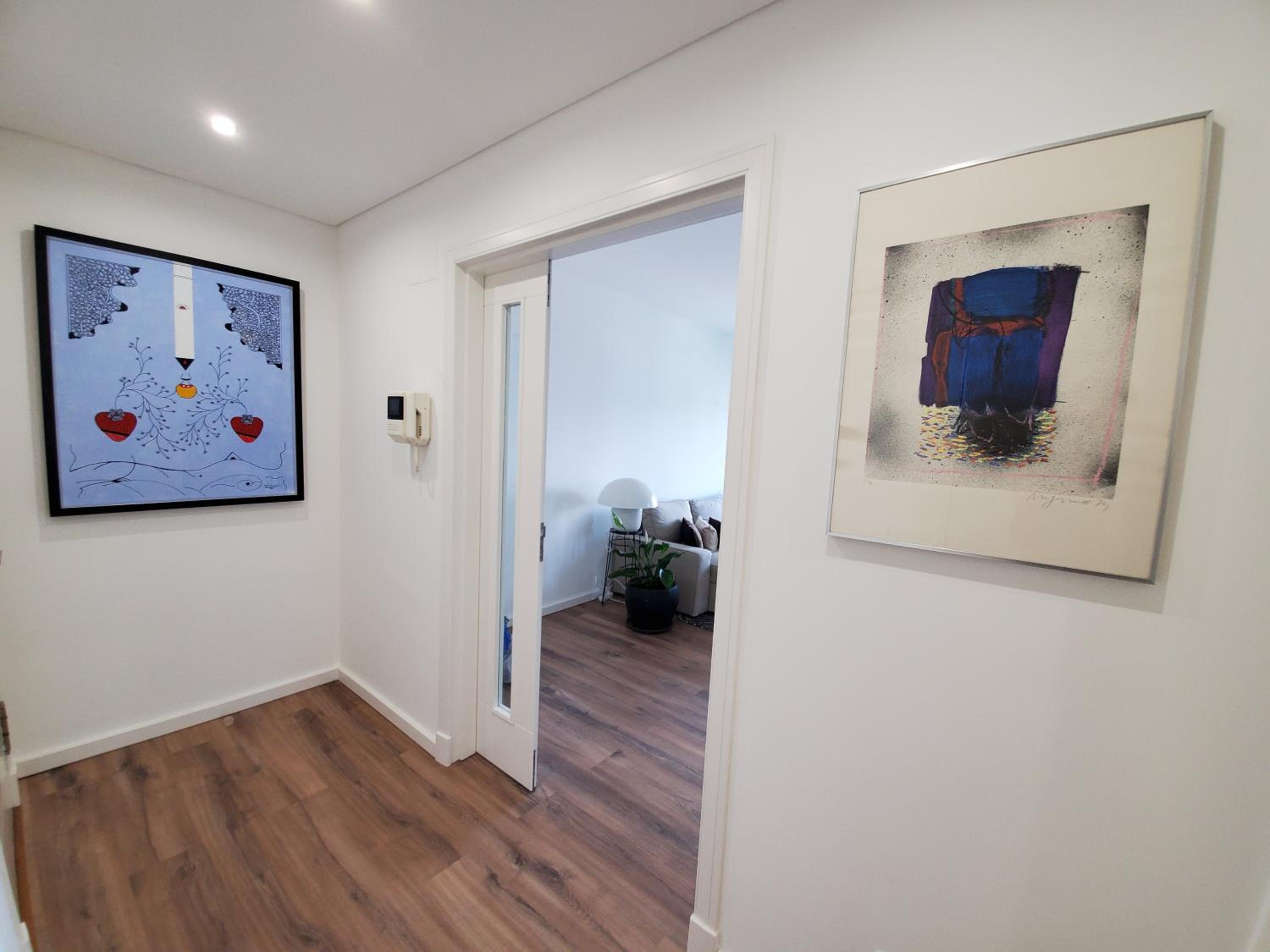 Luxury Apartment with Parking and near Metro view 5