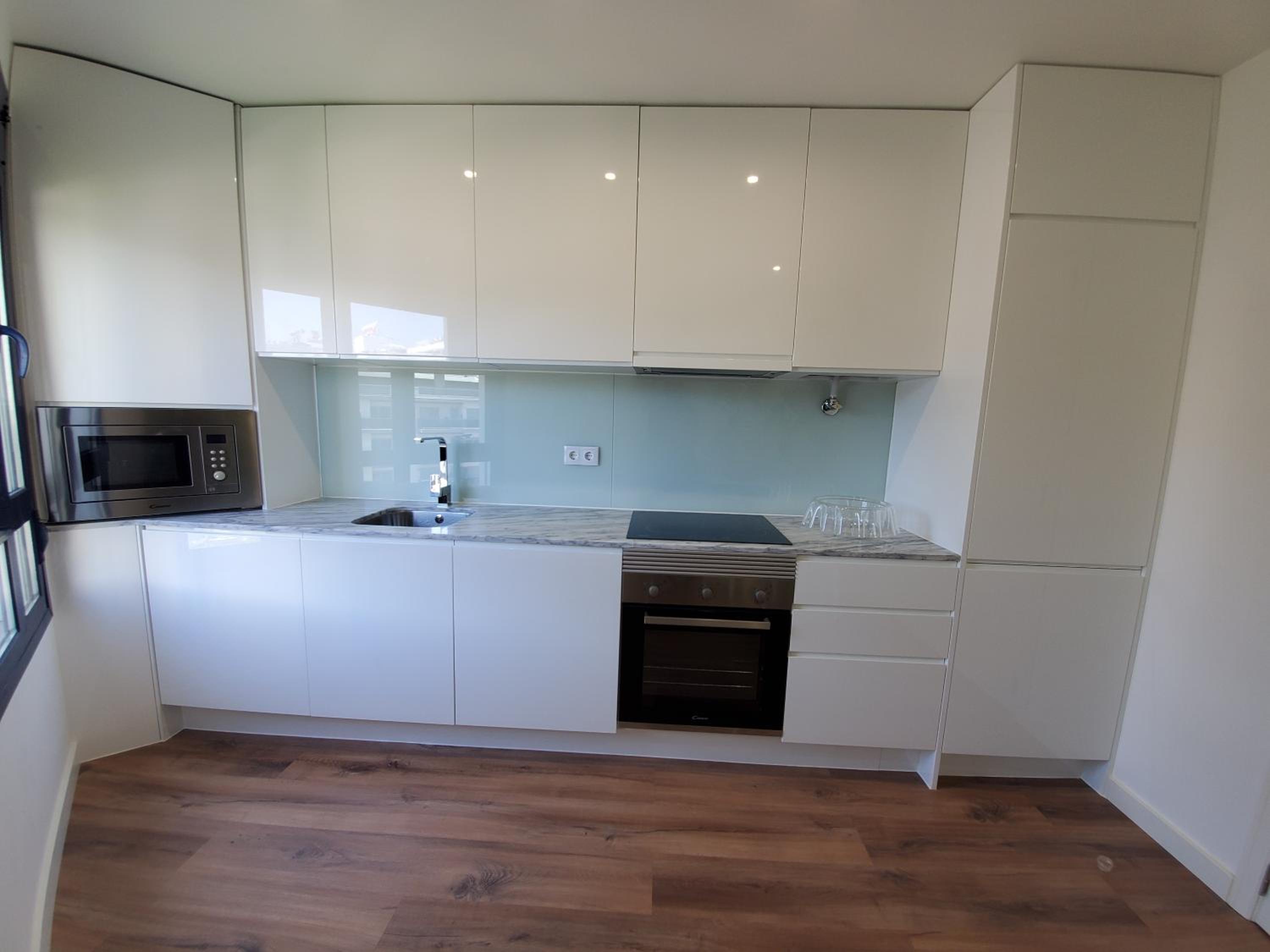 Luxury Apartment with Parking and near Metro view 3