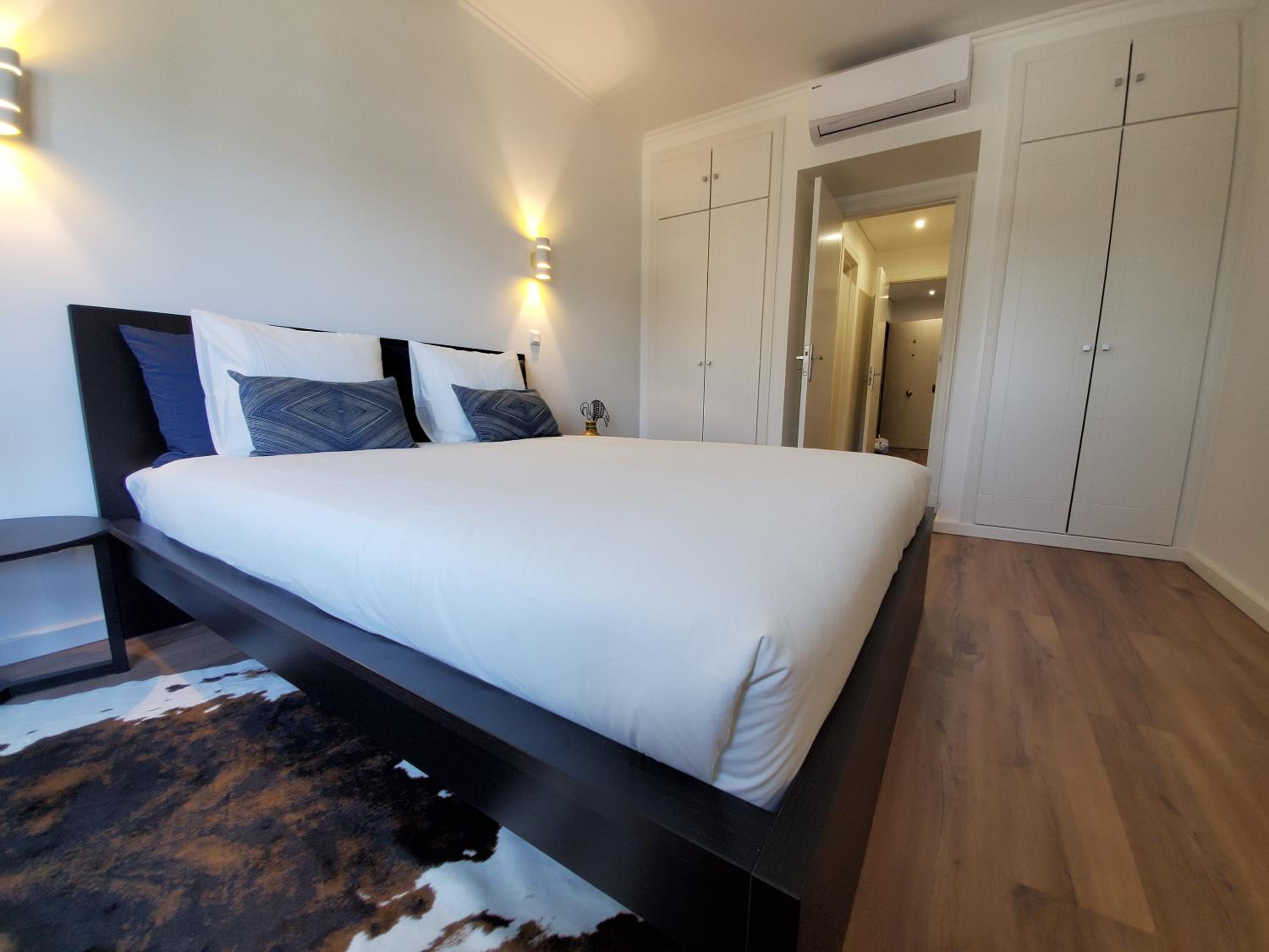 Luxury Apartment with Parking and near Metro view 2