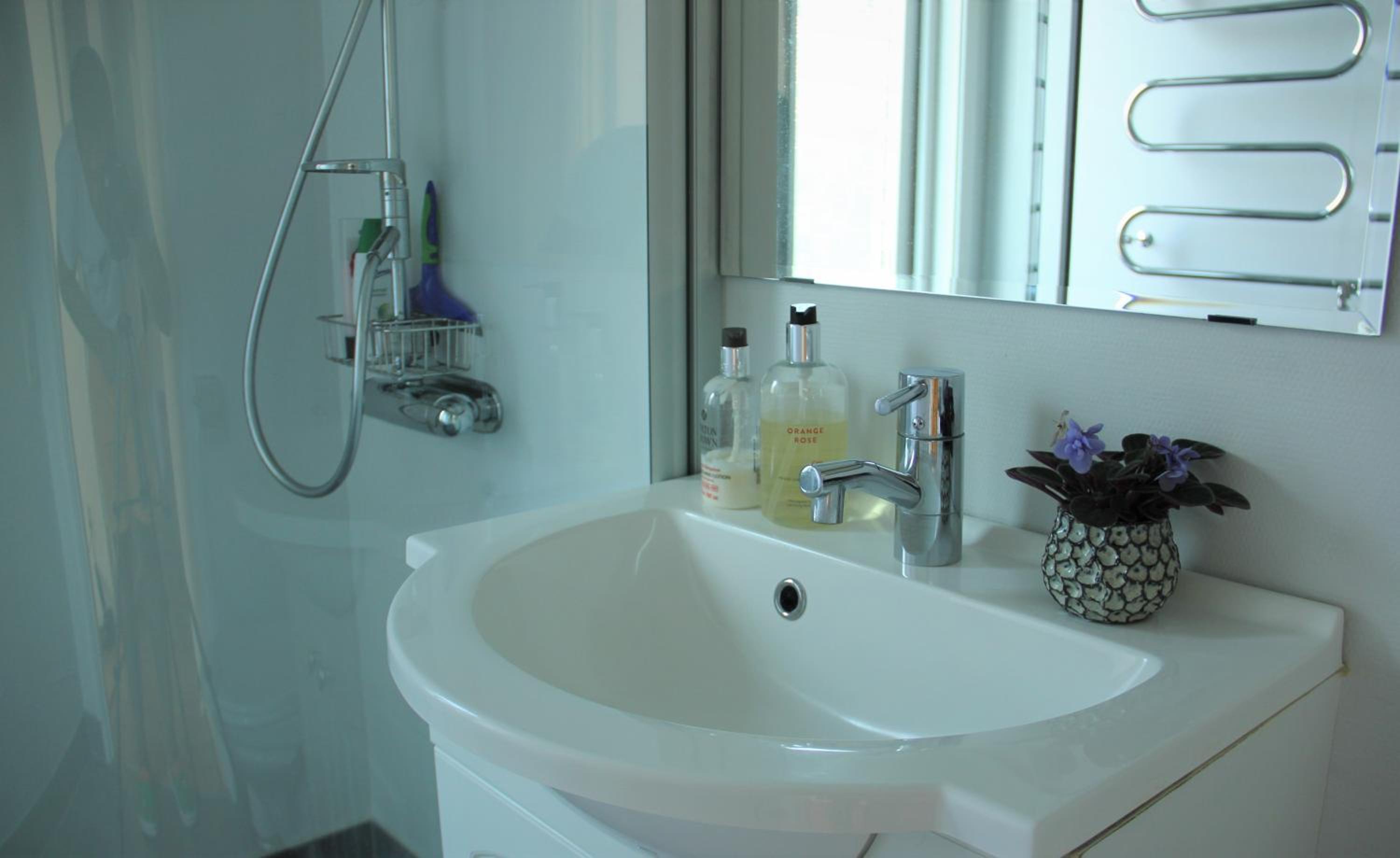 Private room for rent in a villa with garden view view 4