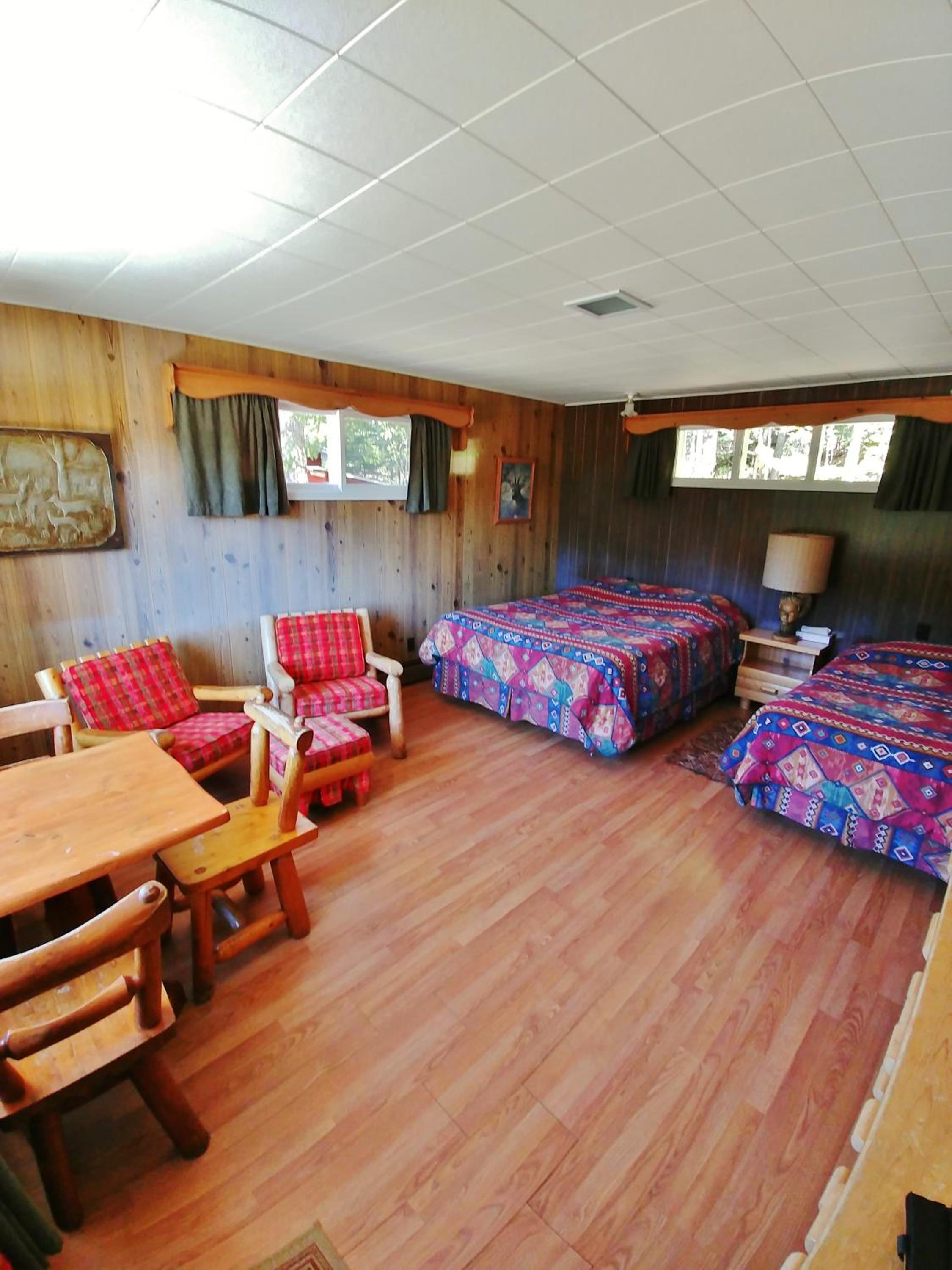 Kan-à-Mouche Pourvoirie Auberge et Chalets