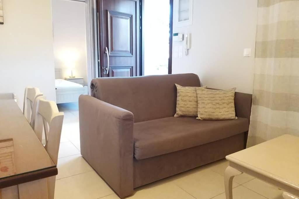 New, bright, cozy, autonomous apartment with private entrance and garden, 42 m2, 5min to the beach and city center photo 3