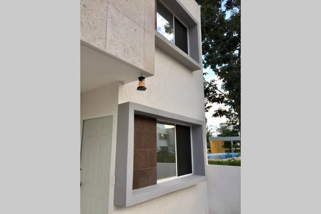 Casa nueva con 3 recamaras y a un lado de alberca