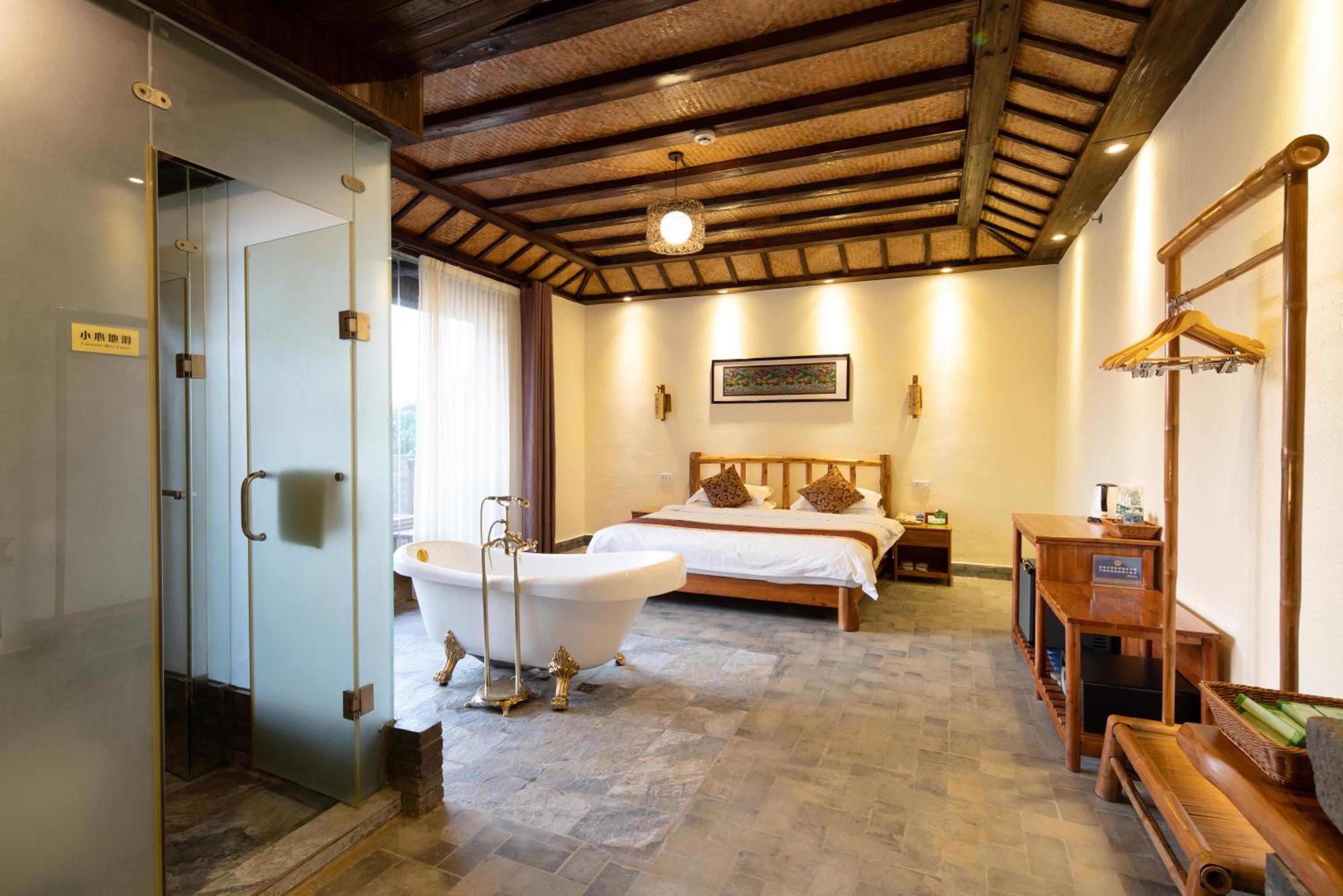 Yangshuo River Lodge Hotel--English speaking team&Swimming pool&Activties organized&Free pick up from Airport or TS over 3 nights