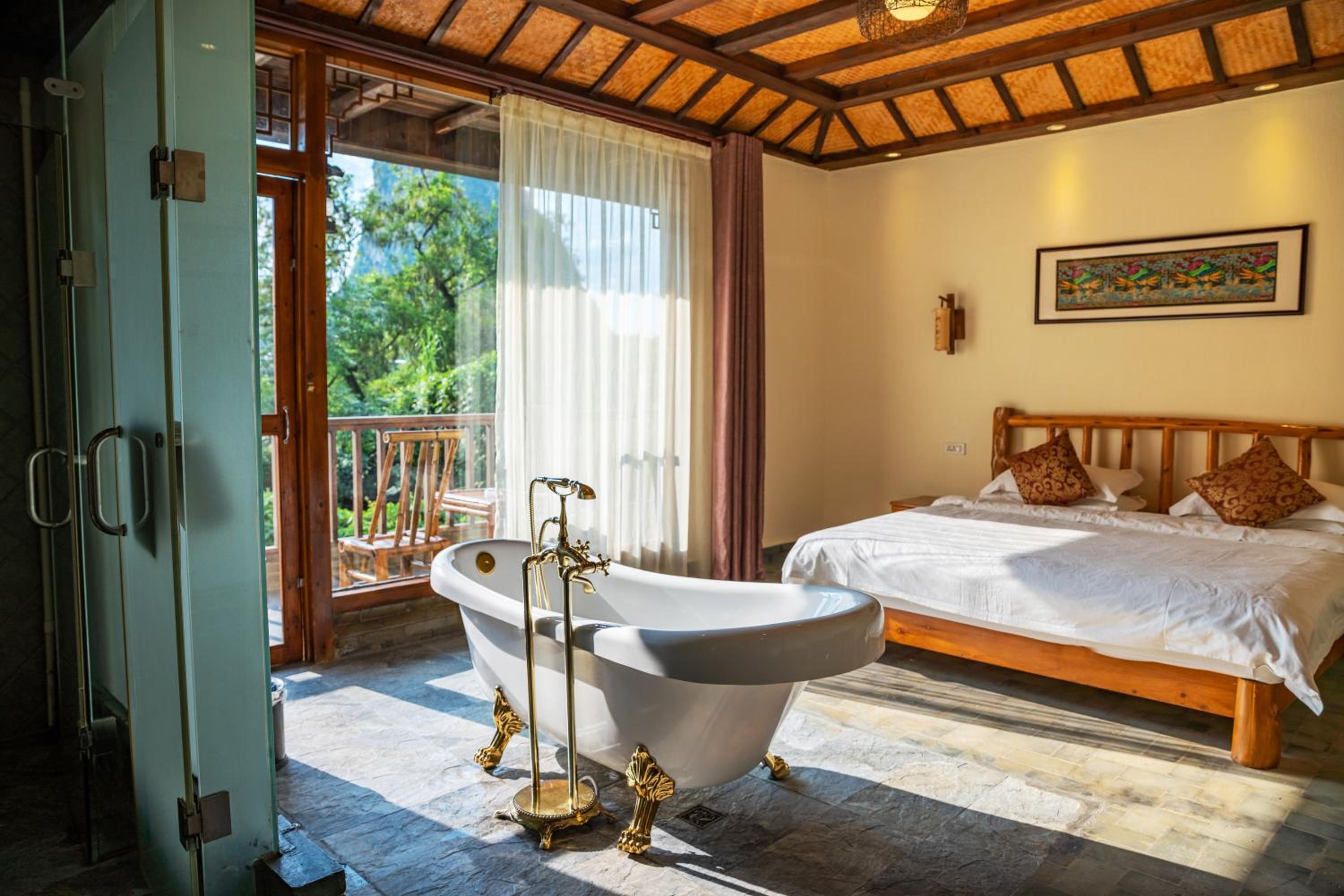 Yangshuo River Lodge Hotel--English speaking team&Swimming pool&Activties organized&Free pick up from Airport or TS over 3 nights
