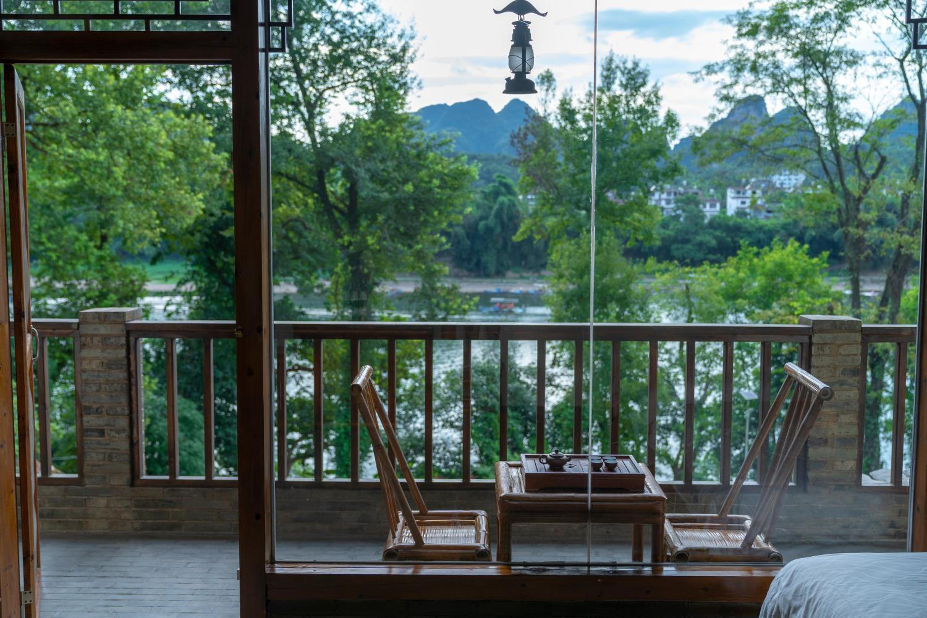 Yangshuo River Lodge Hotel--English speaking team&Swimming pool&Activties organized&Free pick up from Airport or TS over 3 nights