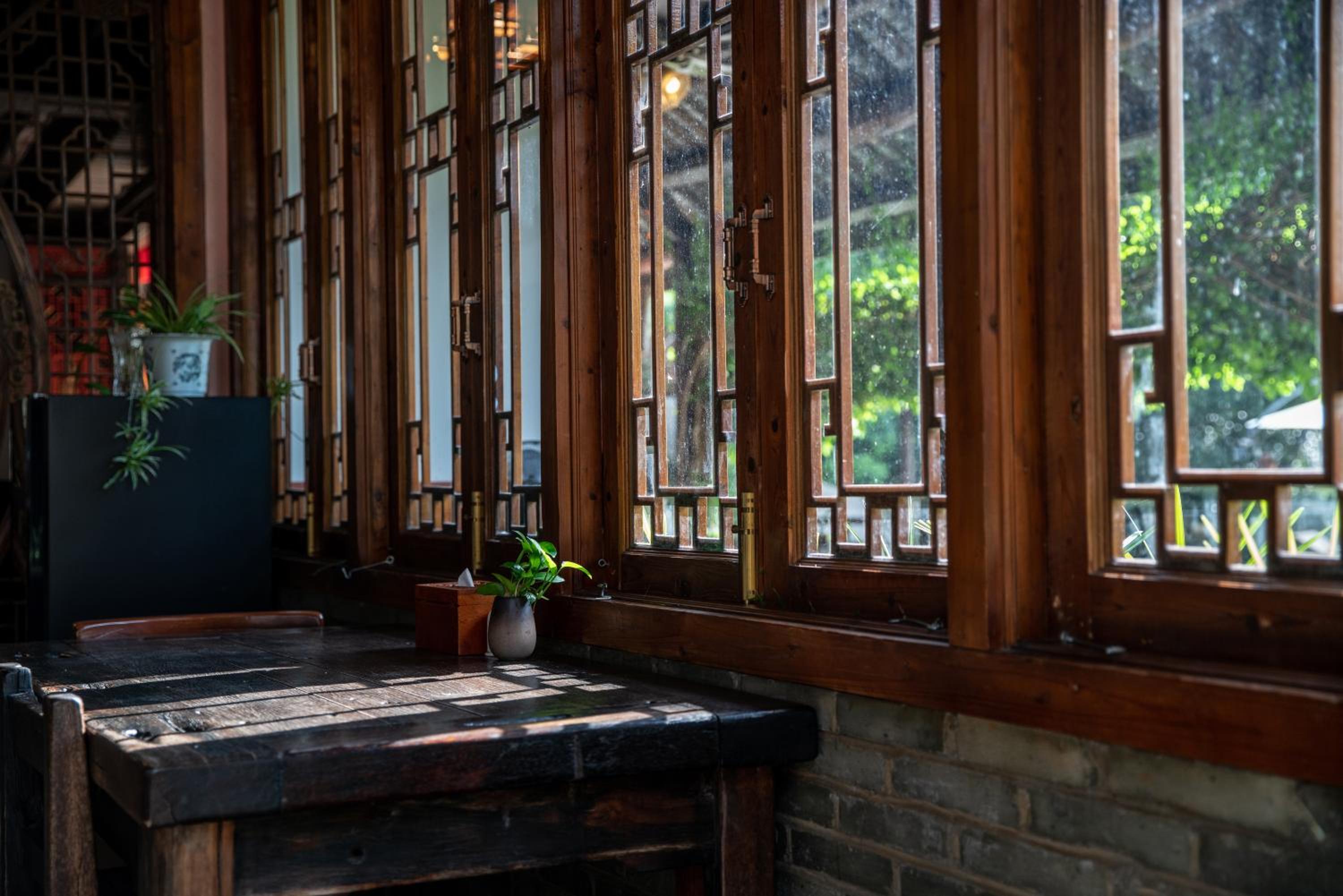 Yangshuo River Lodge Hotel--English speaking team&Swimming pool&Activties organized&Free pick up from Airport or TS over 3 nights