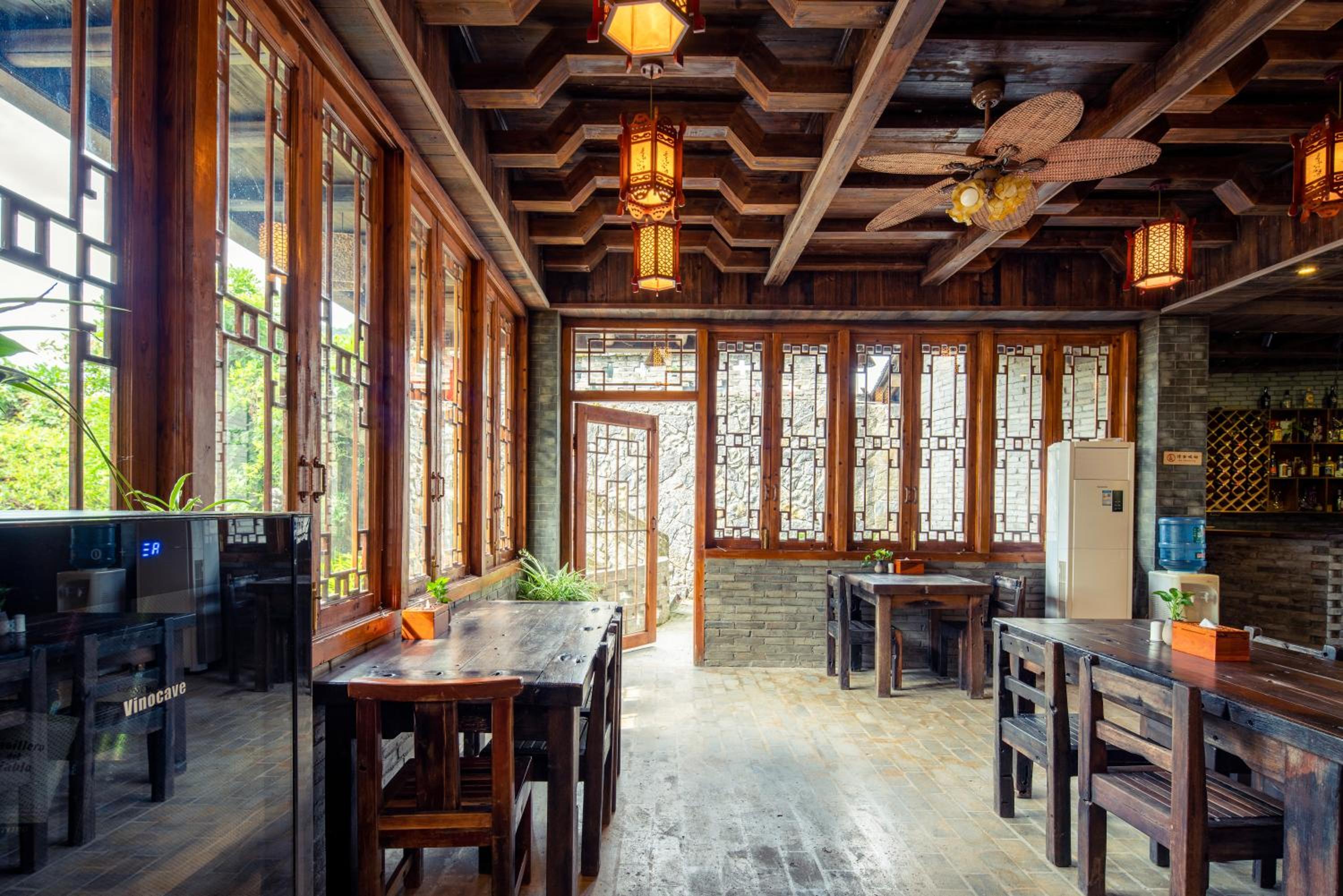 Yangshuo River Lodge Hotel--English speaking team&Swimming pool&Activties organized&Free pick up from Airport or TS over 3 nights