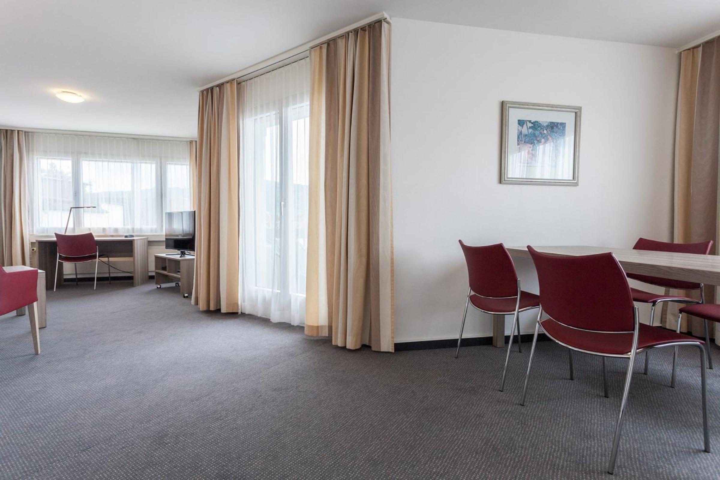 EMA House Serviced Apartments Aussersihl view 3
