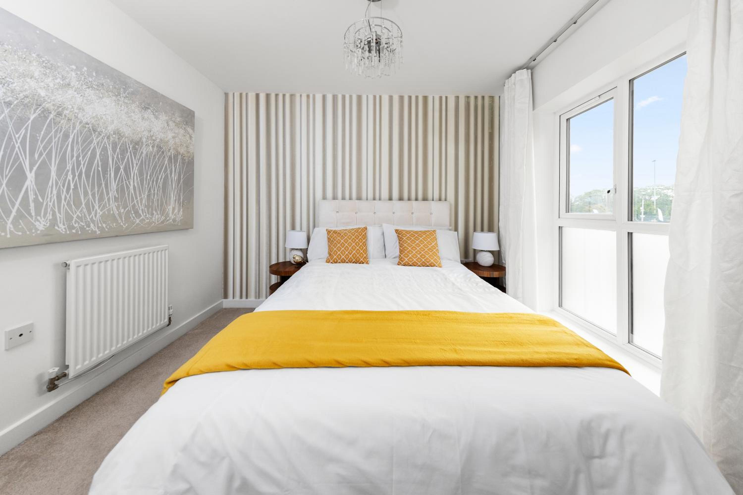 Royal House Wolverhampton - Perfect for Contractors & Large Groups view 5