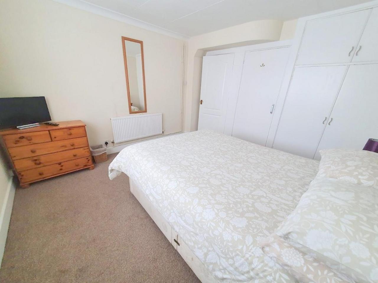 Wentworth Apartment with 2 bedrooms, Superfast Wi-Fi and Parking view 4