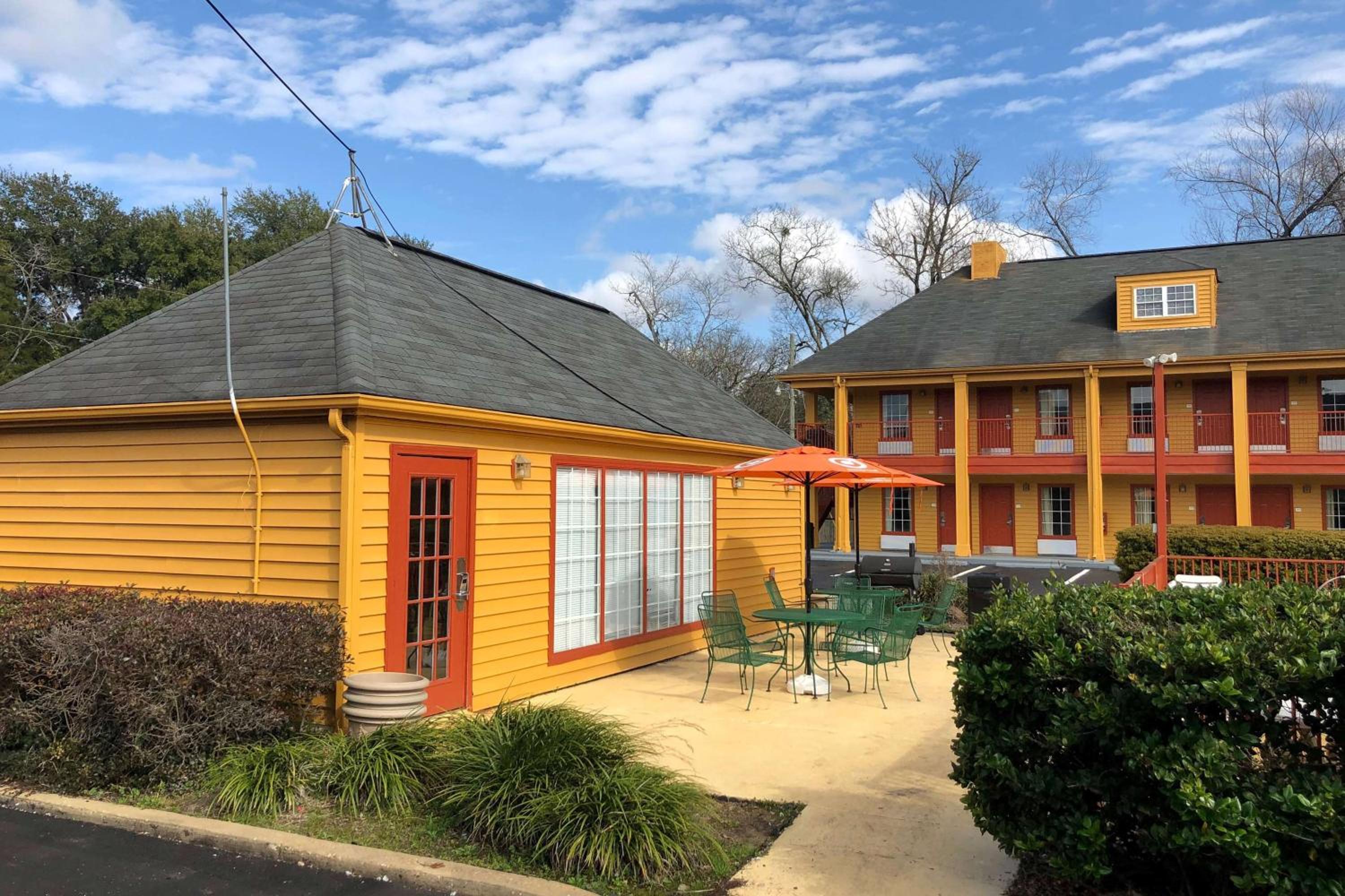 Selma Vacations - Baymont by Wyndham Selma - Property Image 1