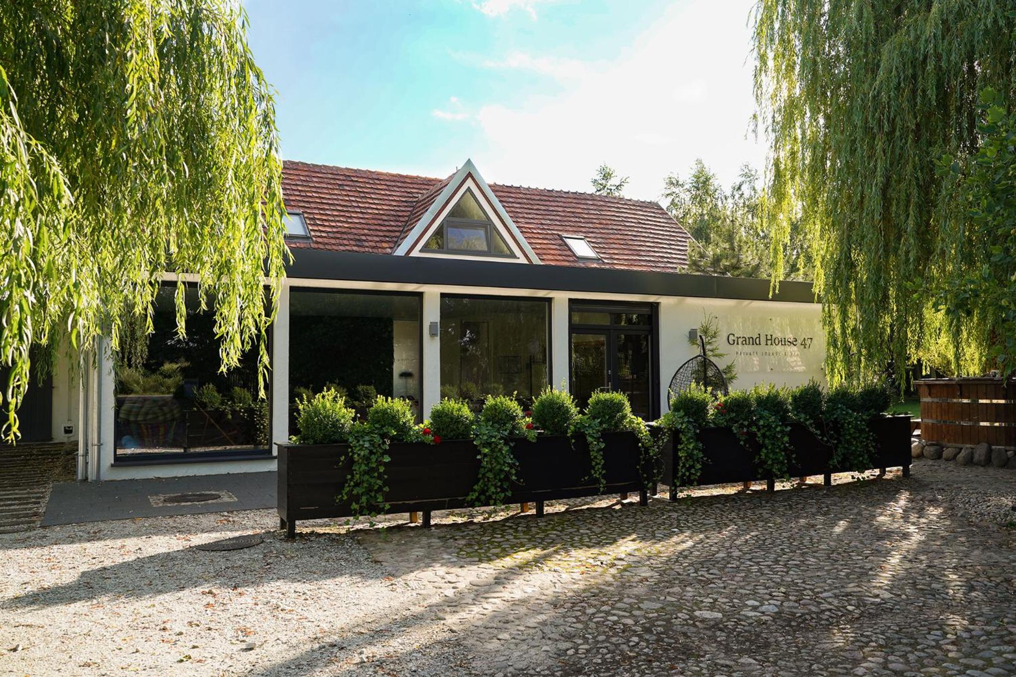 Grand House 47